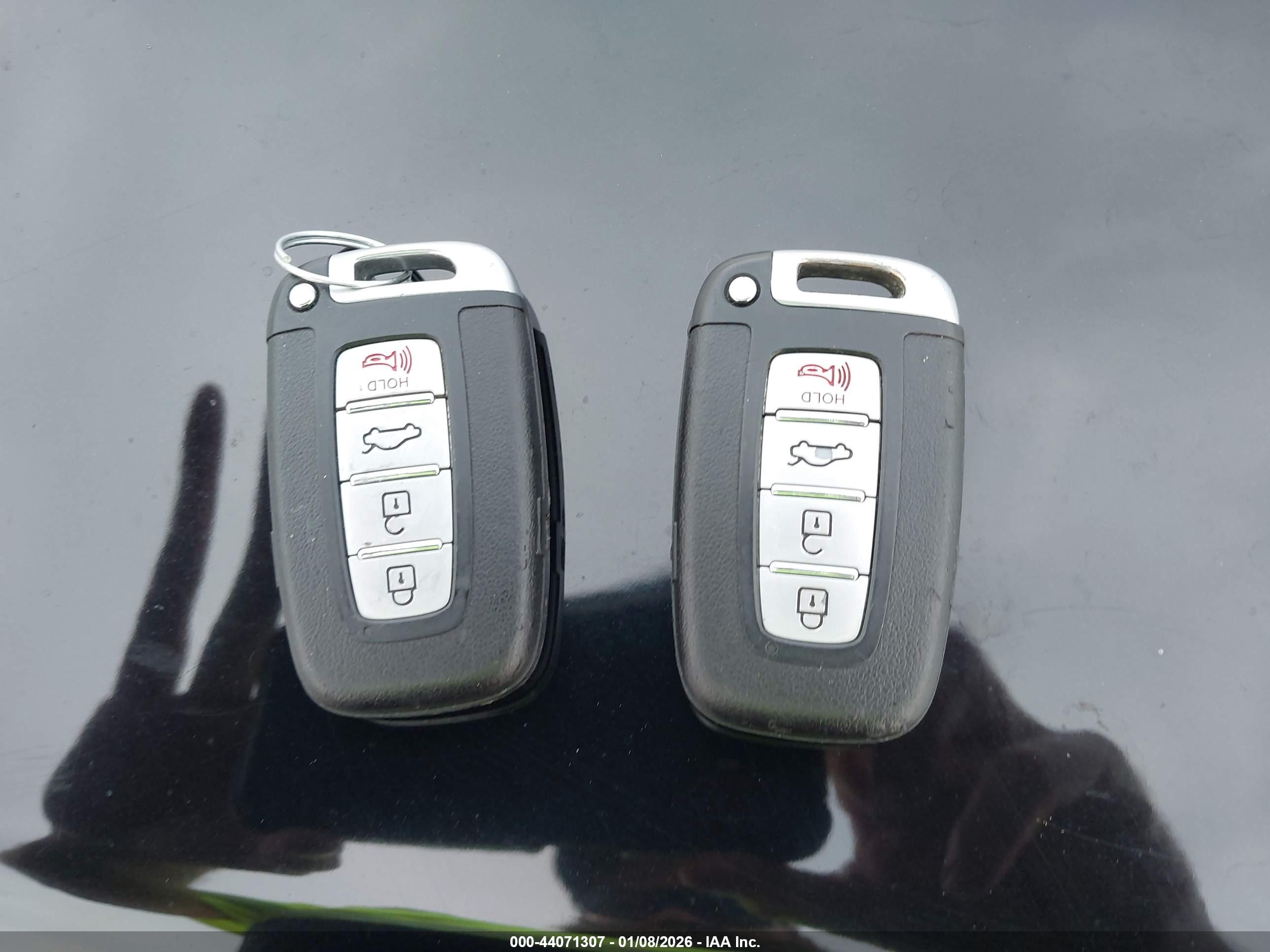 HYUNDAI GENESIS image 11