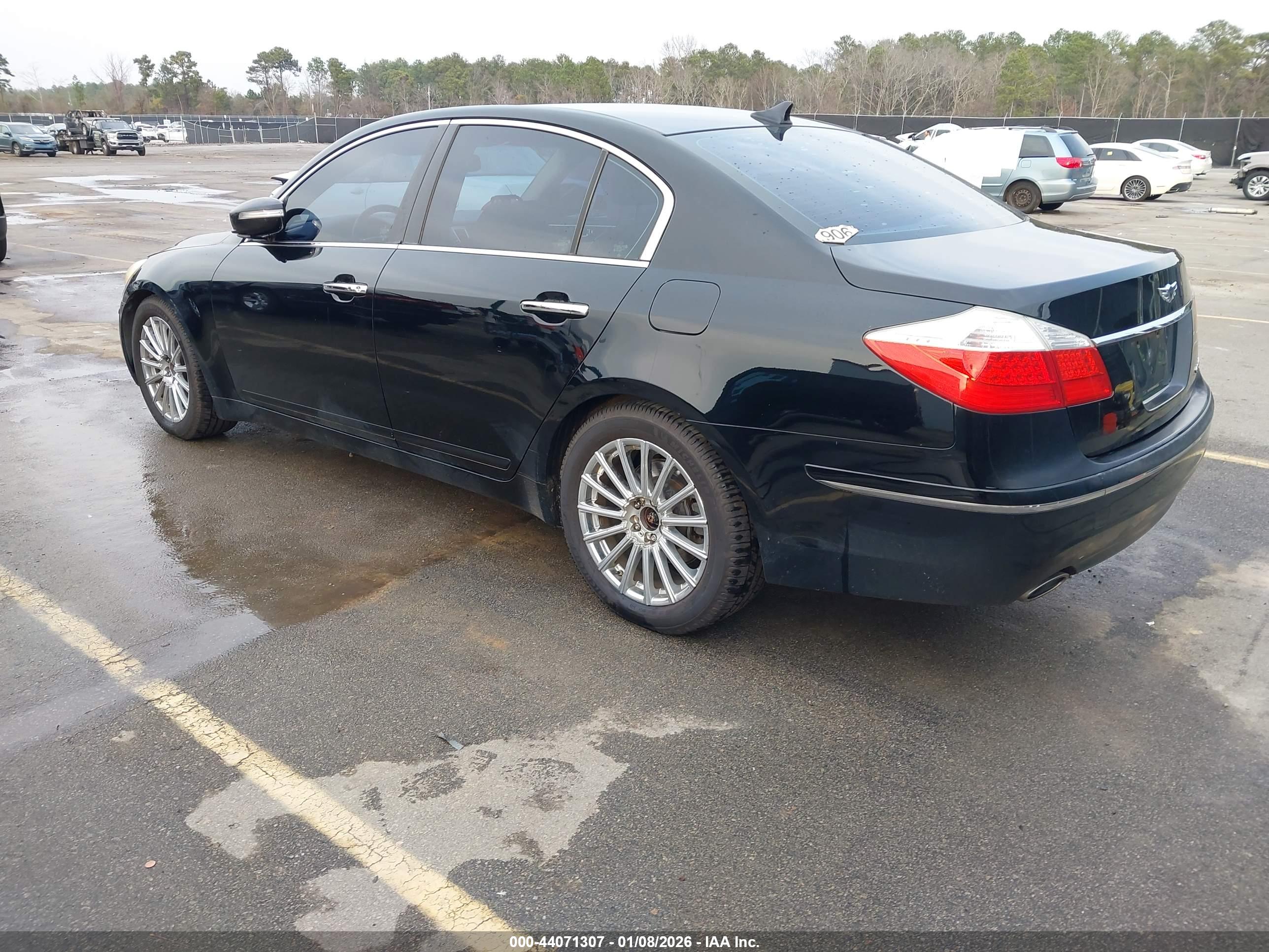 HYUNDAI GENESIS image 3