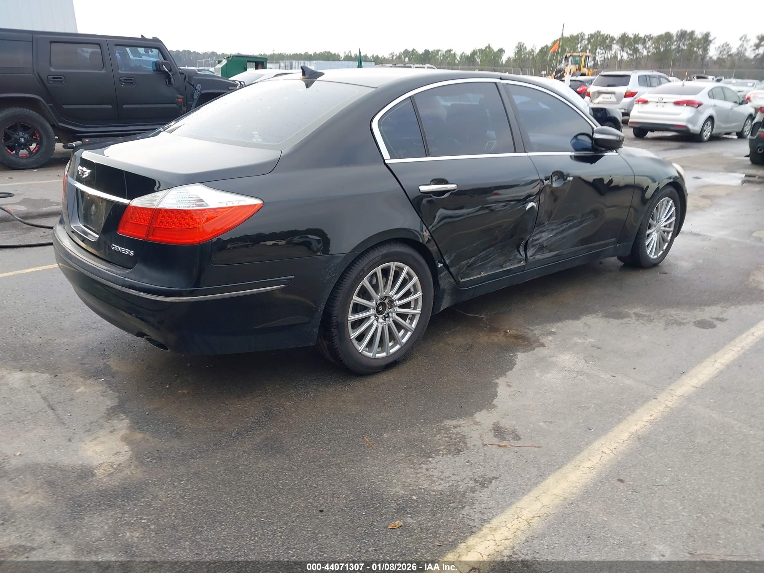 HYUNDAI GENESIS image 4
