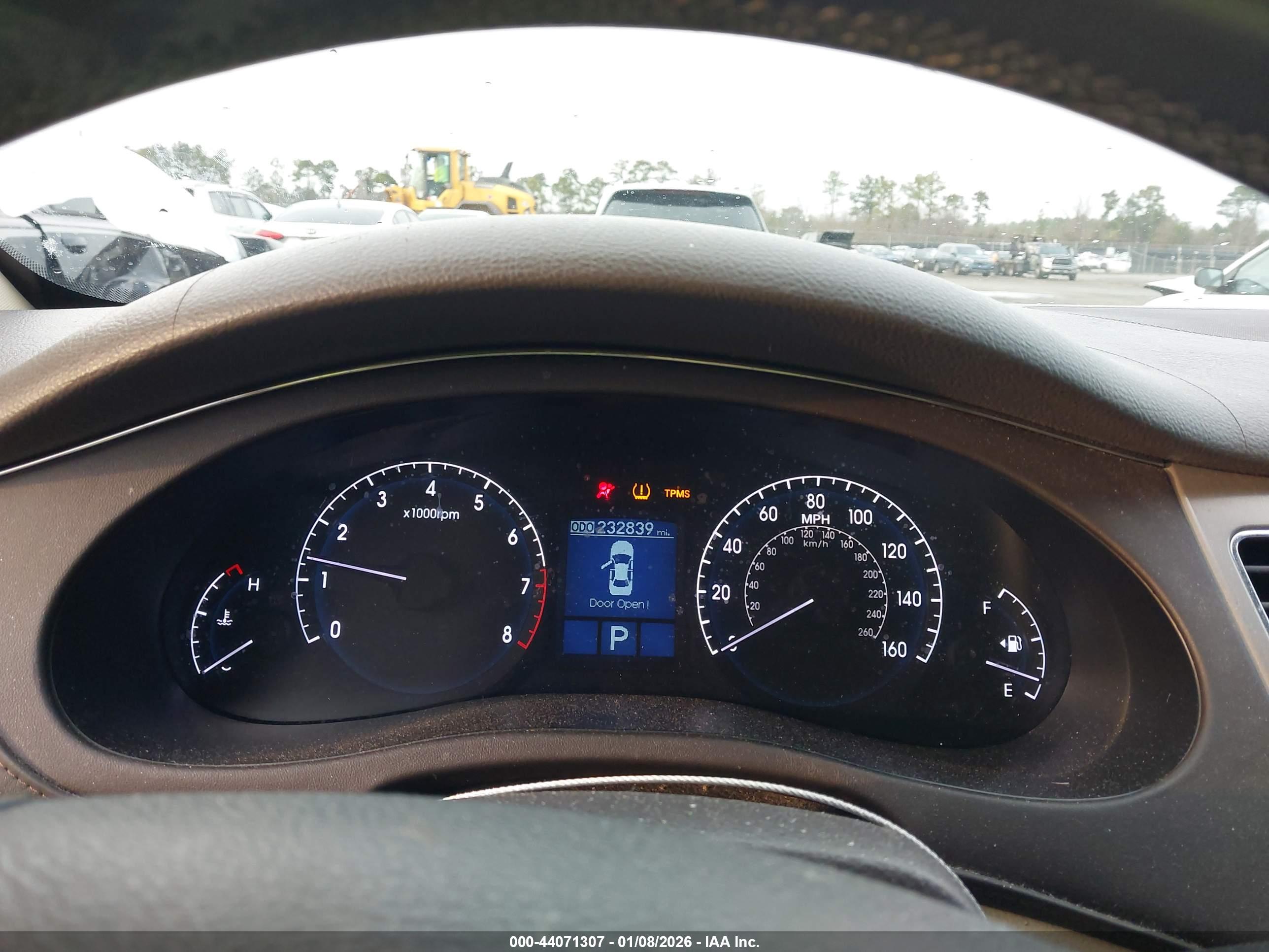 HYUNDAI GENESIS image 7