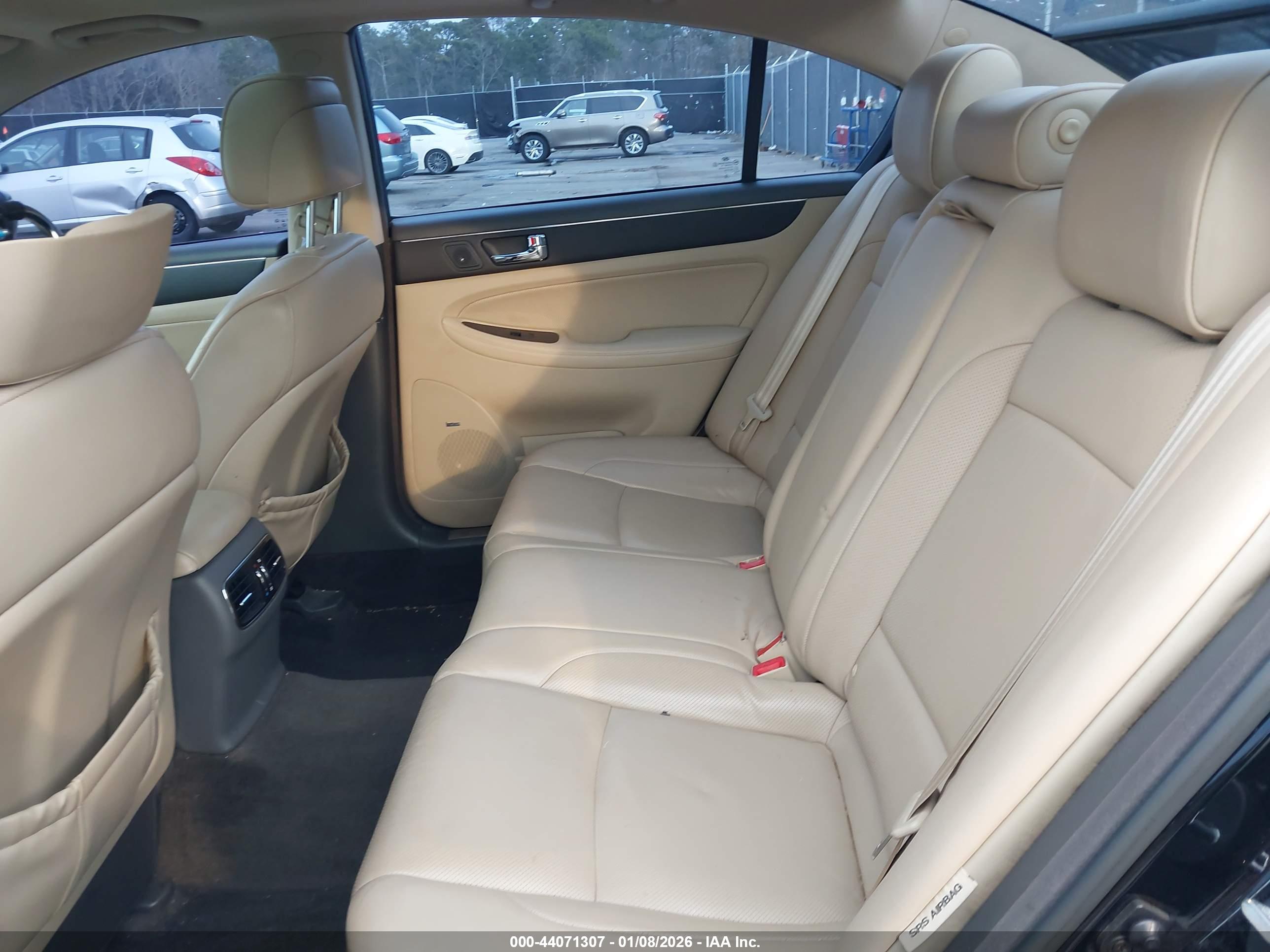 HYUNDAI GENESIS image 8