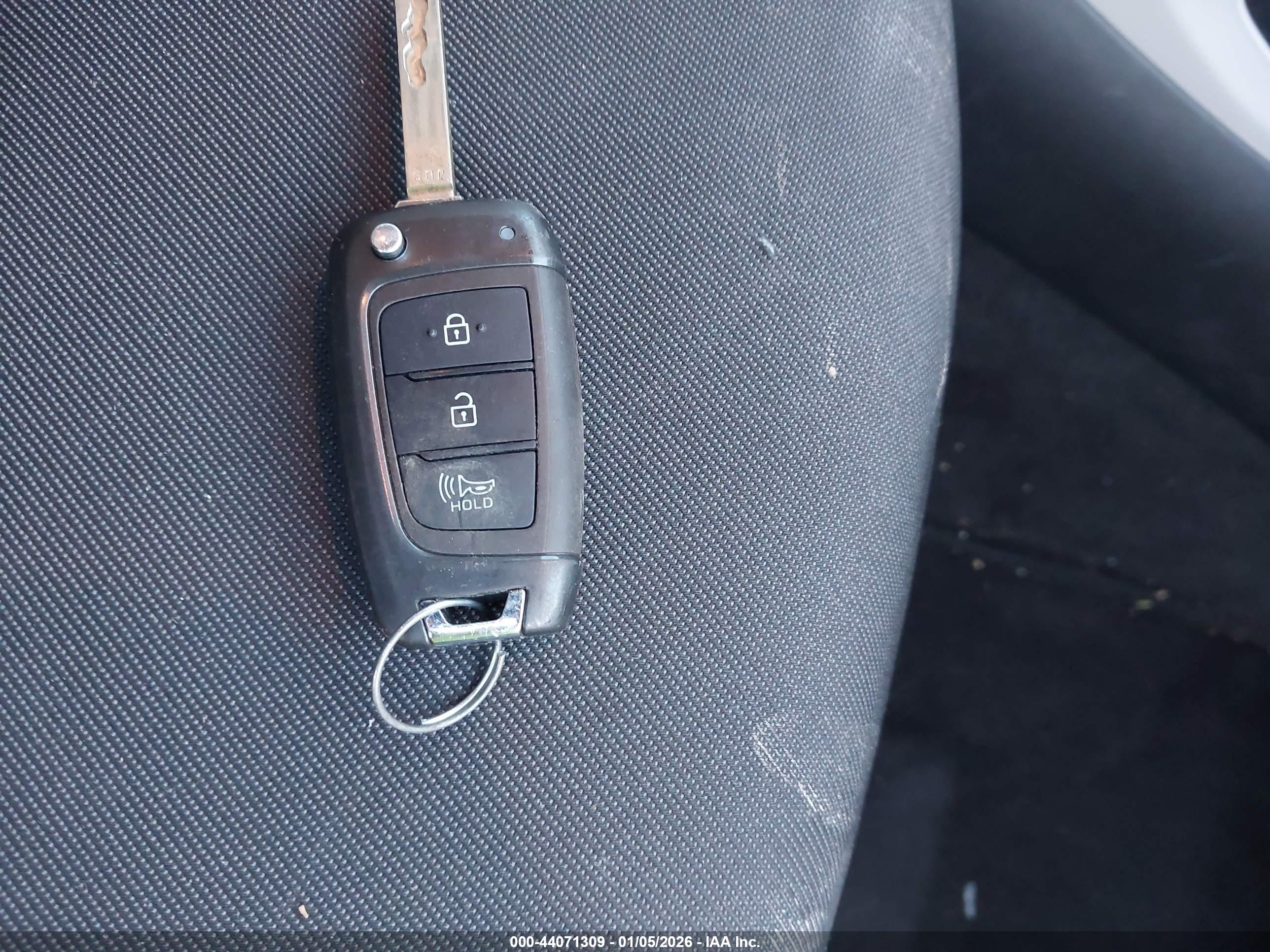 HYUNDAI TUCSON image 11