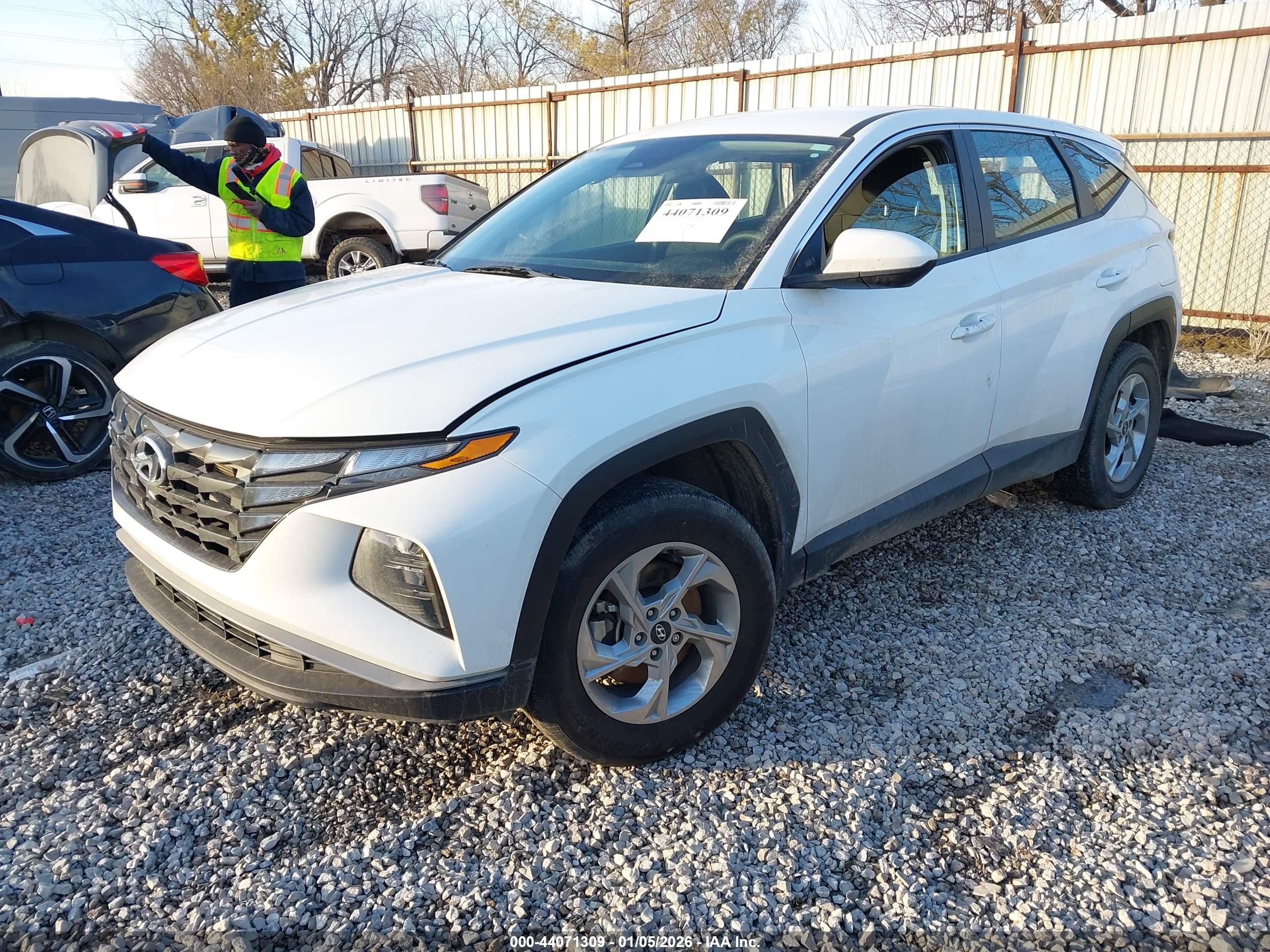 HYUNDAI TUCSON image 2