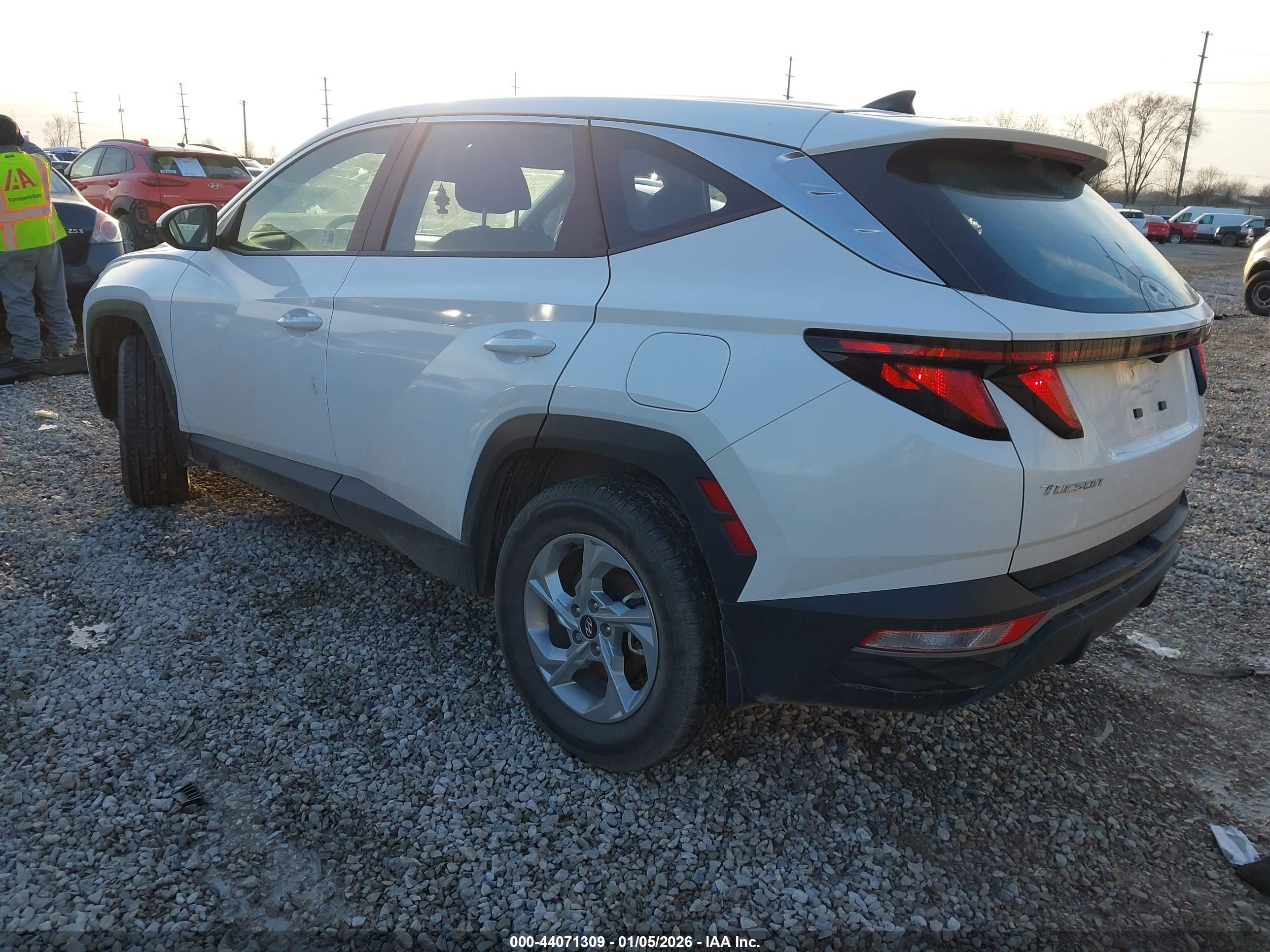 HYUNDAI TUCSON image 3