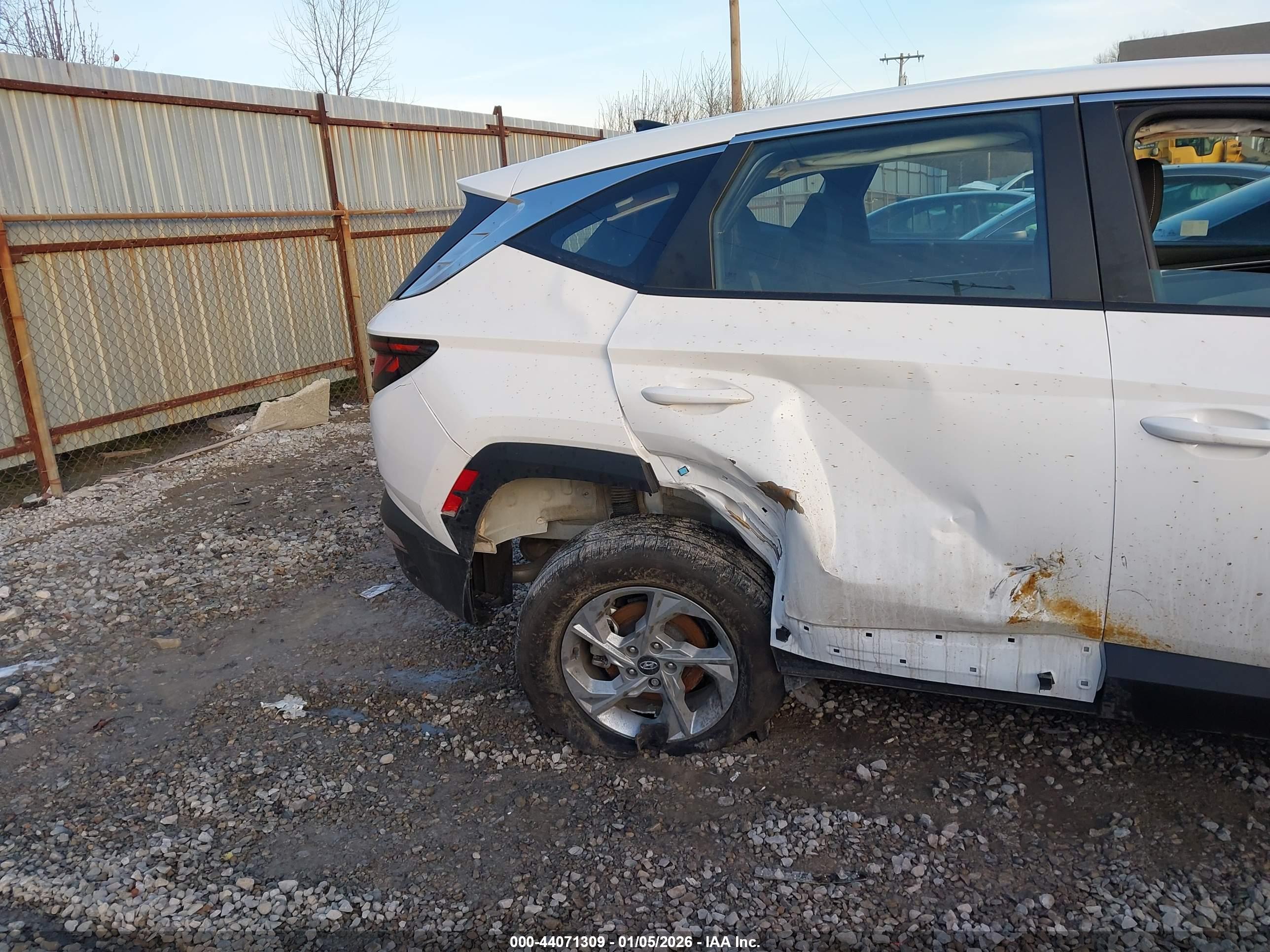 HYUNDAI TUCSON image 6