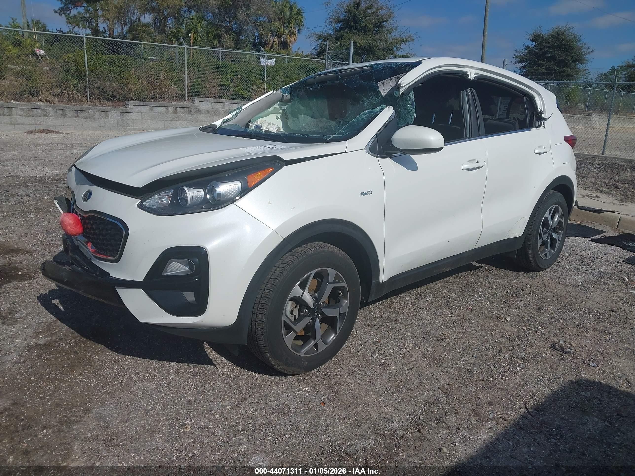 KIA SPORTAGE image 2