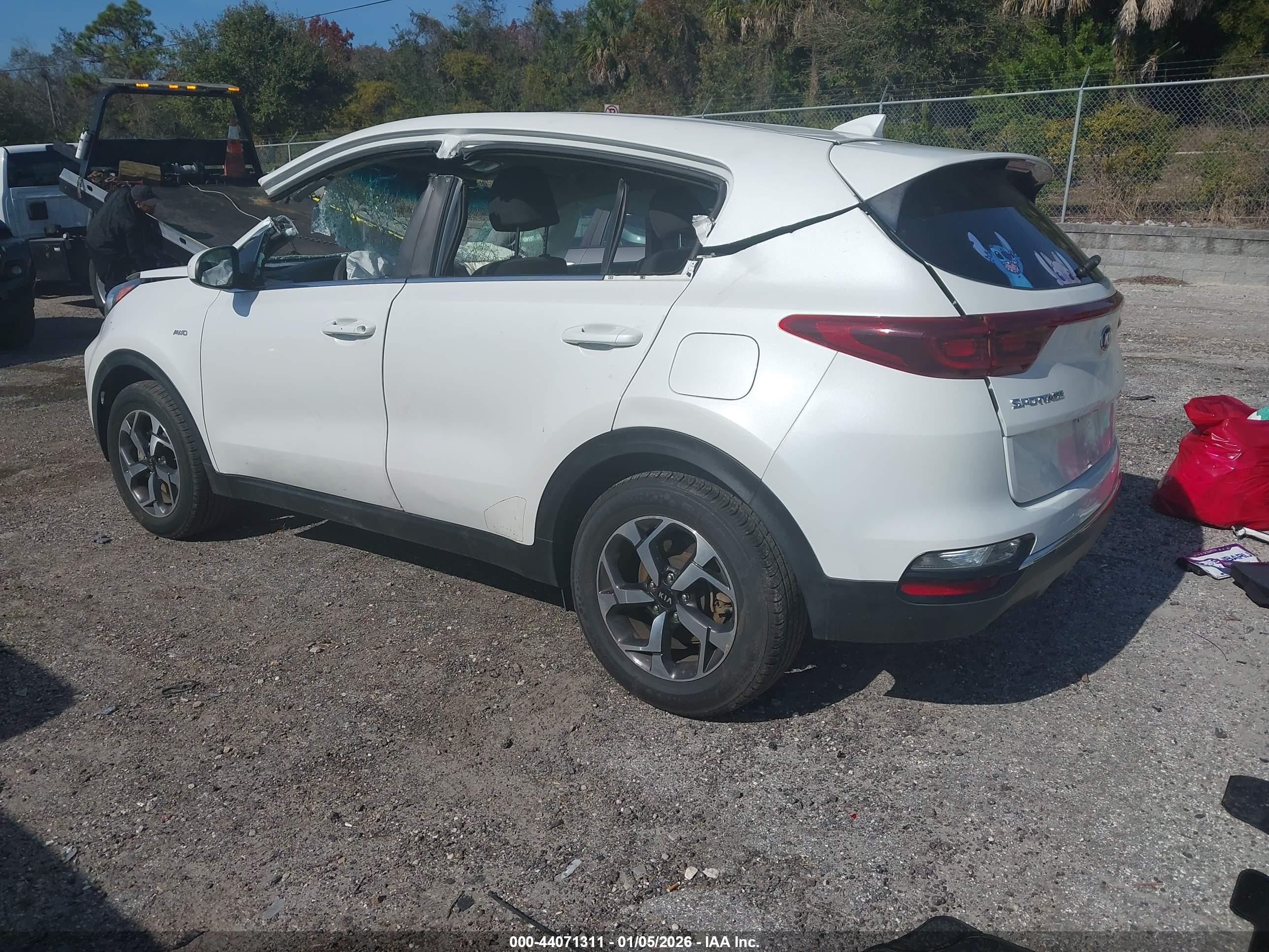 KIA SPORTAGE image 3