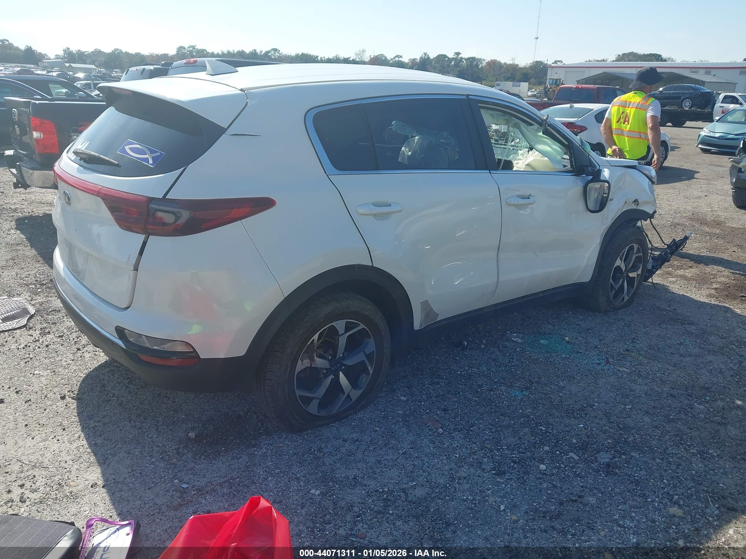 KIA SPORTAGE image 4