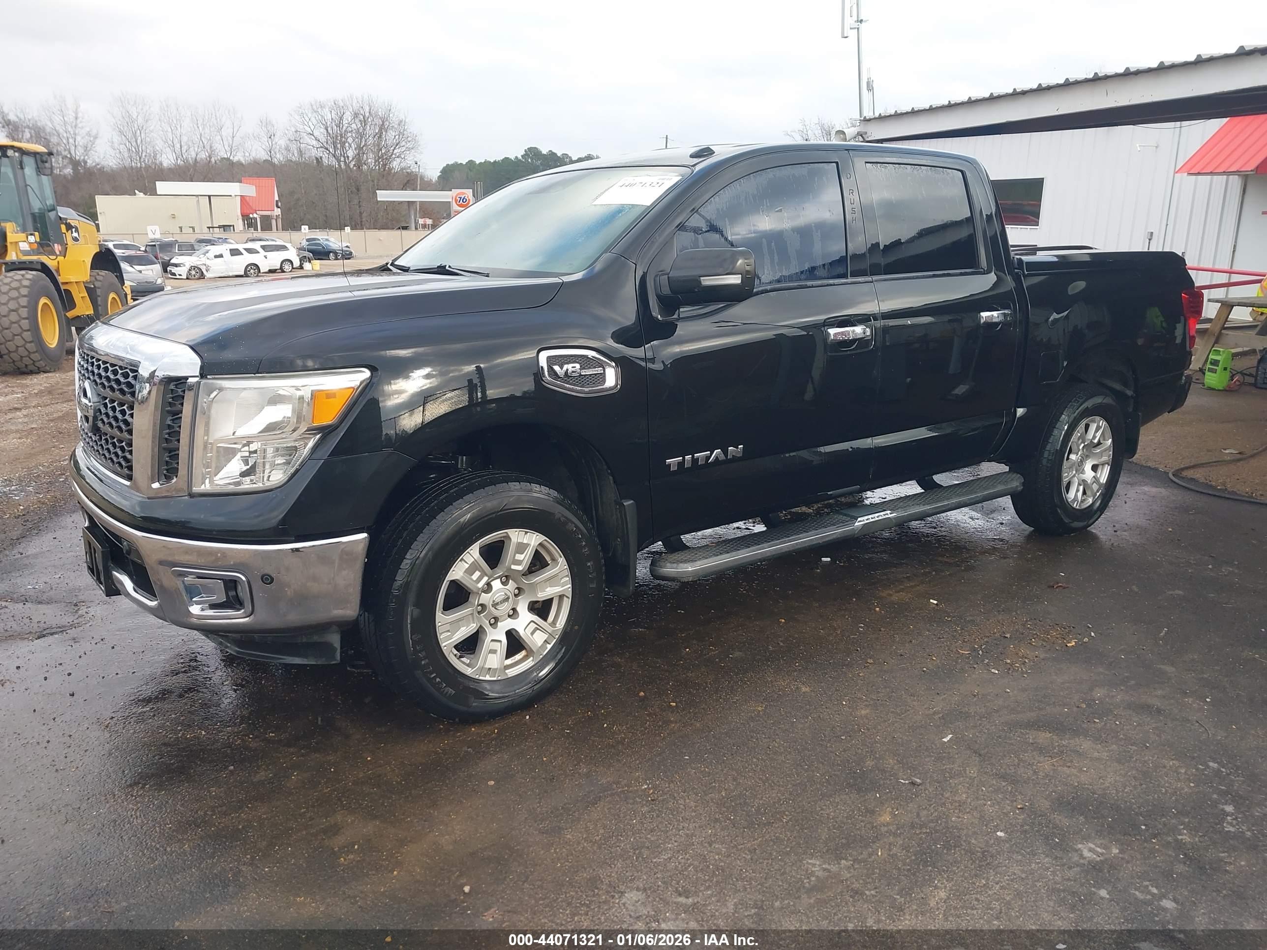 NISSAN TITAN image 2