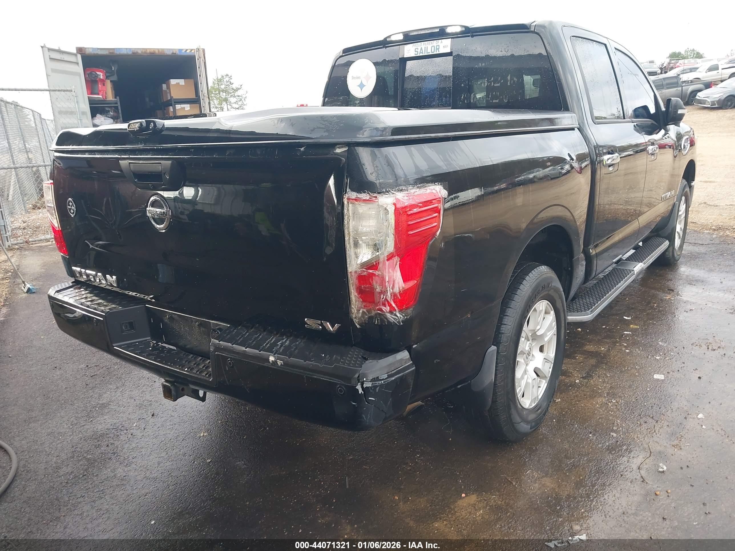 NISSAN TITAN image 6