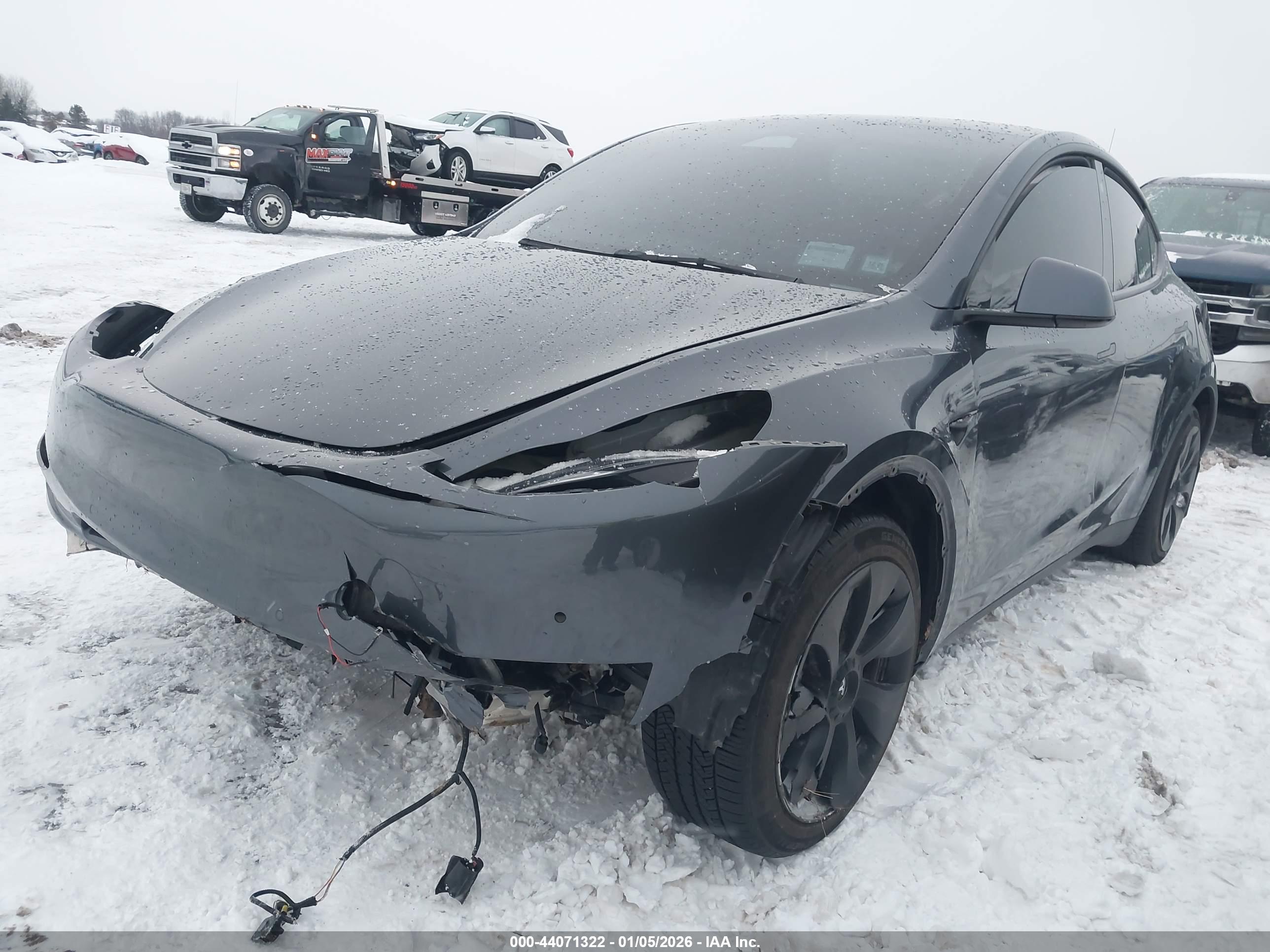 TESLA MODEL image 2