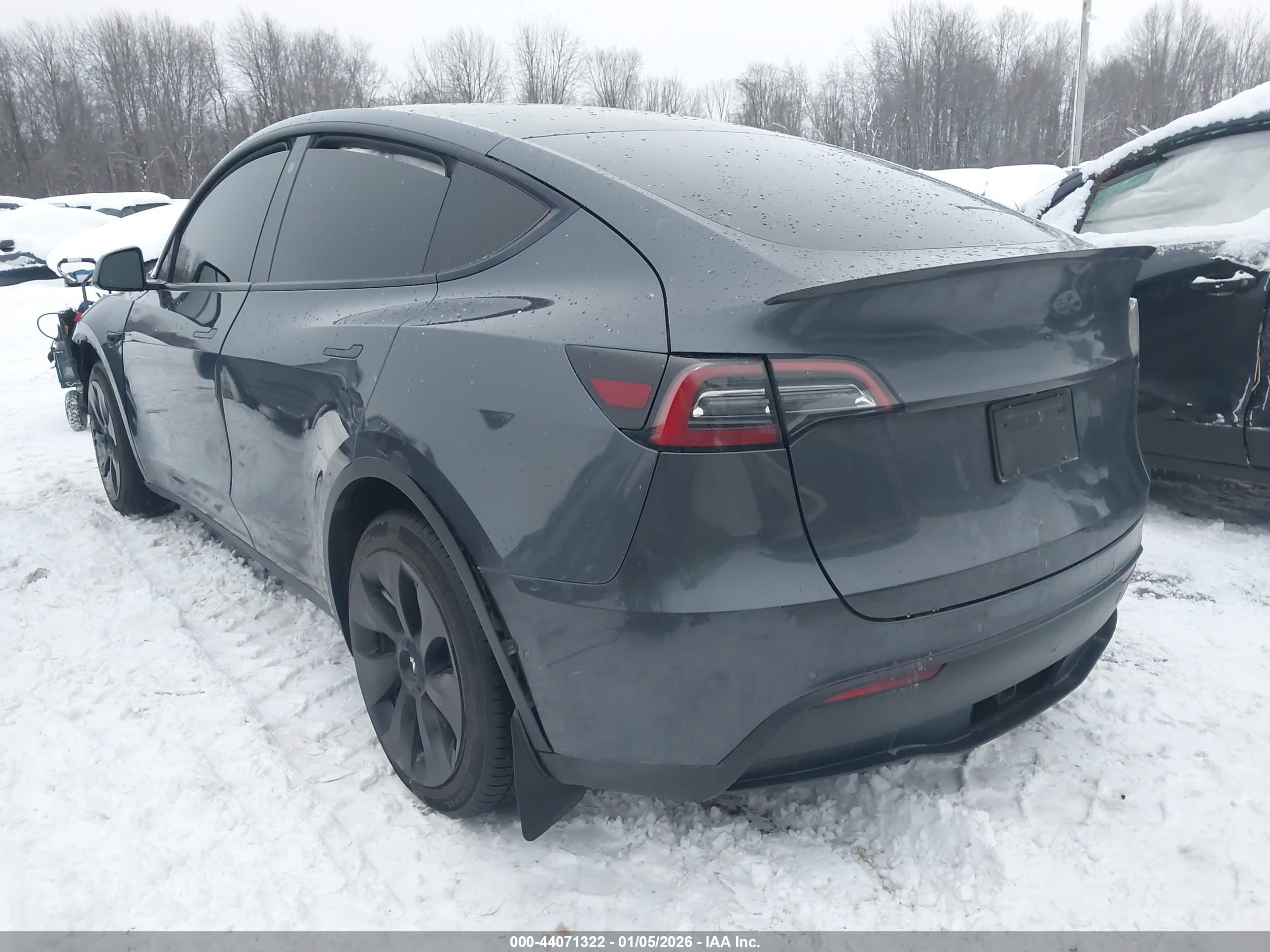 TESLA MODEL image 3