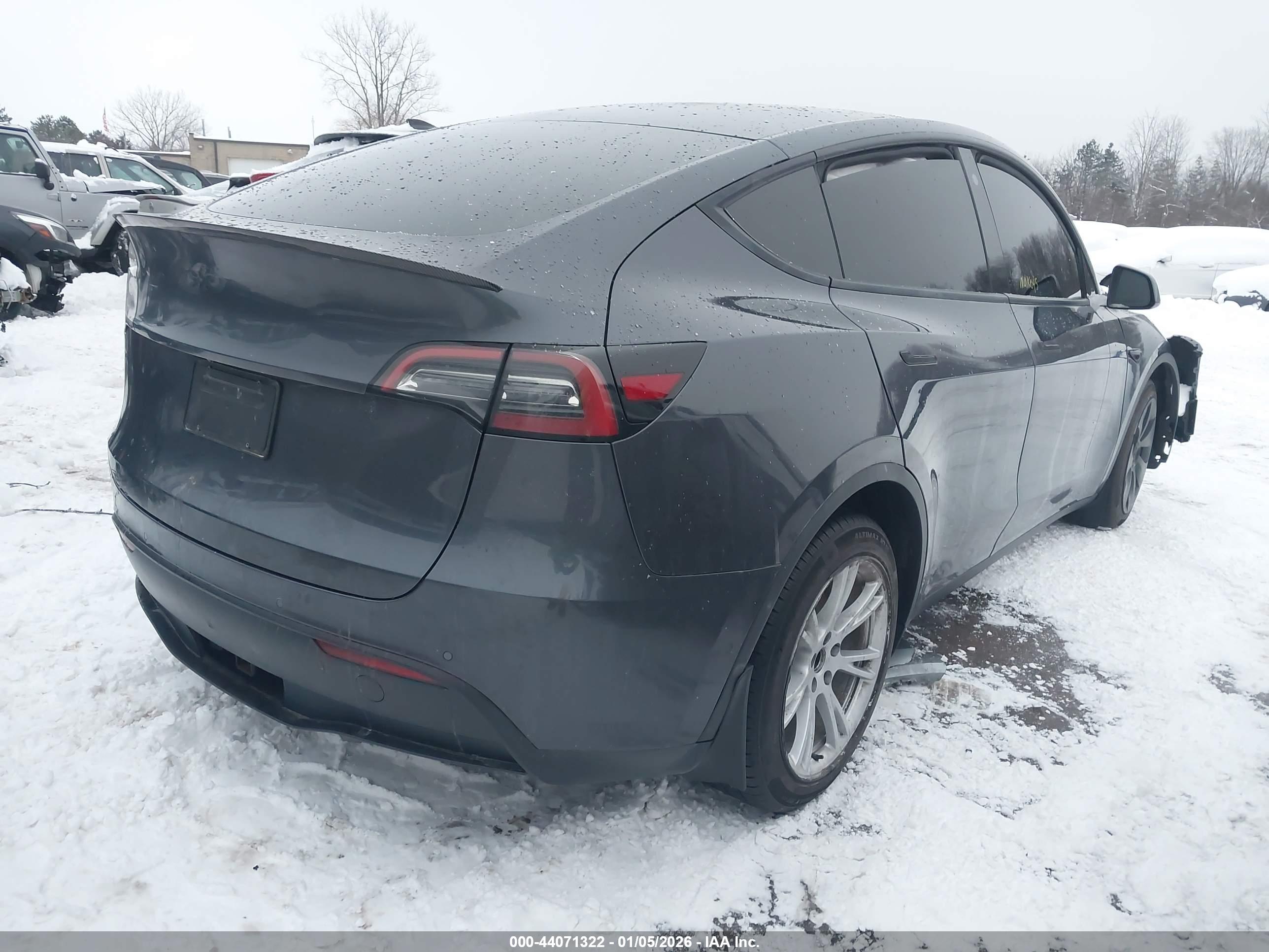 TESLA MODEL image 4