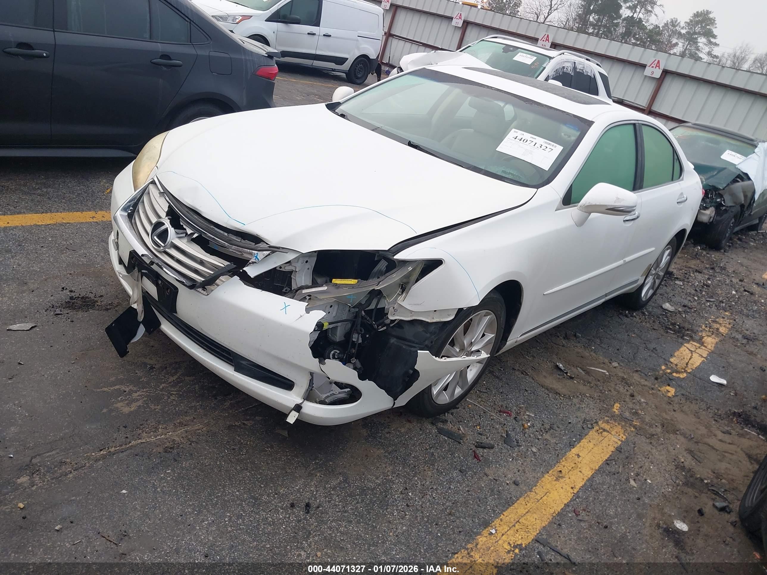 LEXUS ES image 2