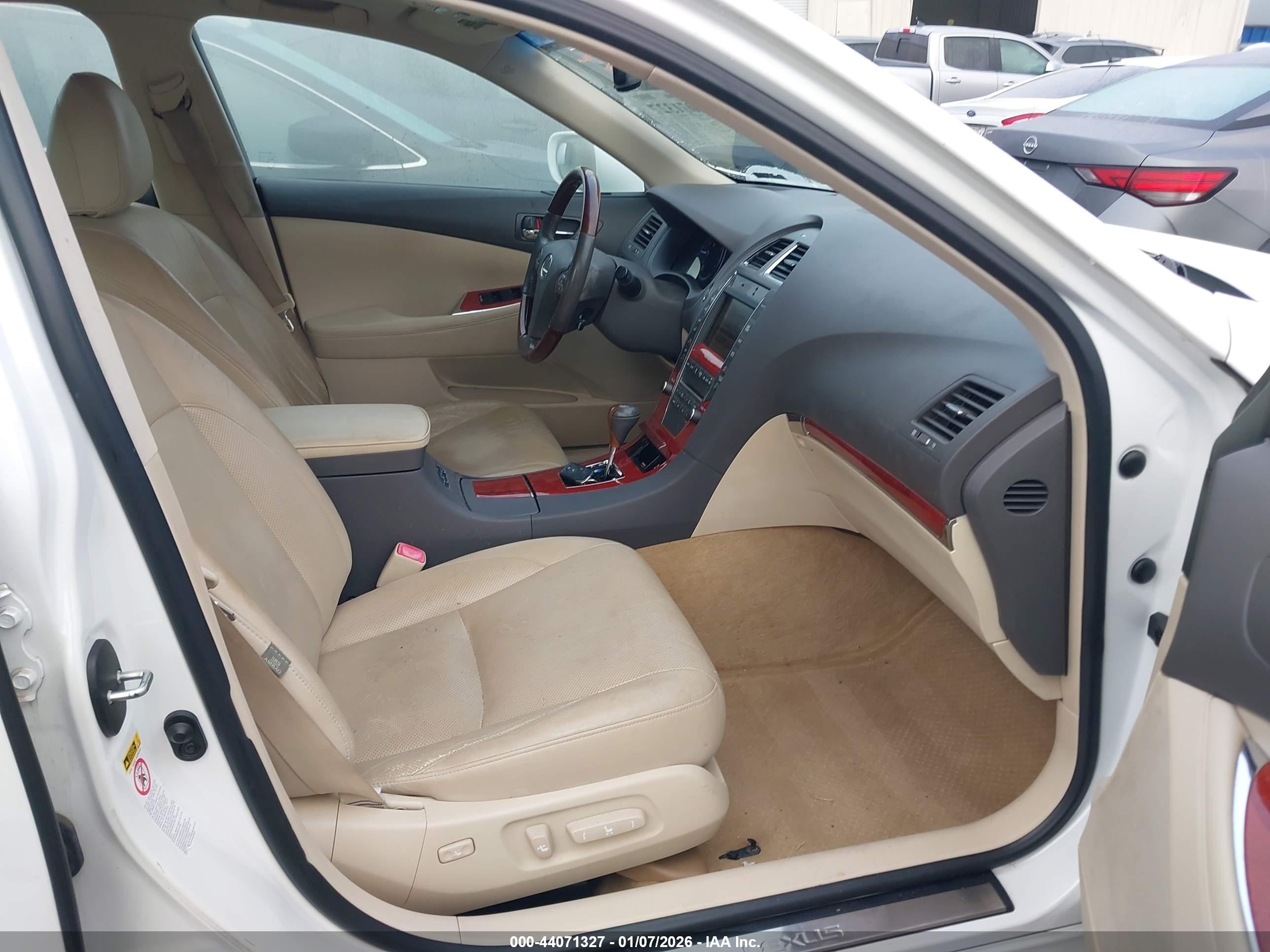 LEXUS ES image 5