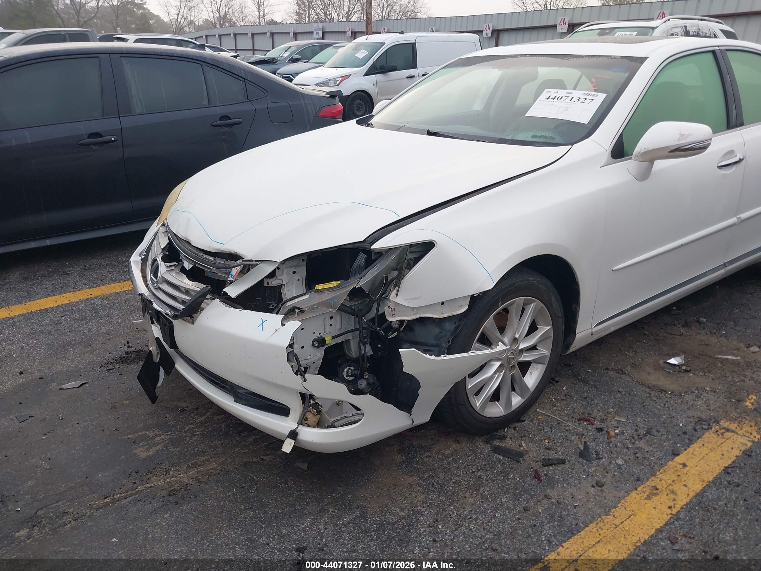 LEXUS ES image 6