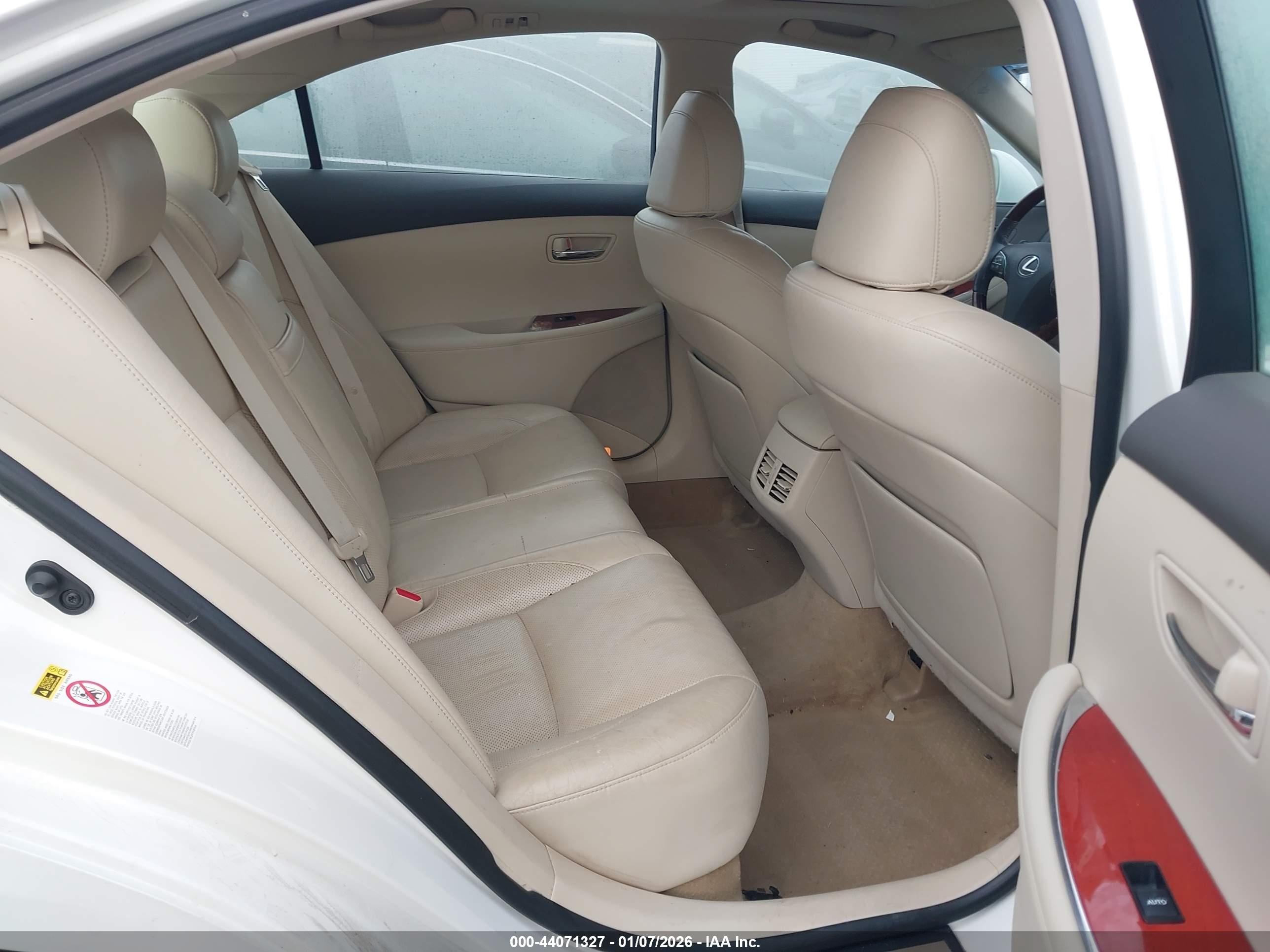 LEXUS ES image 8