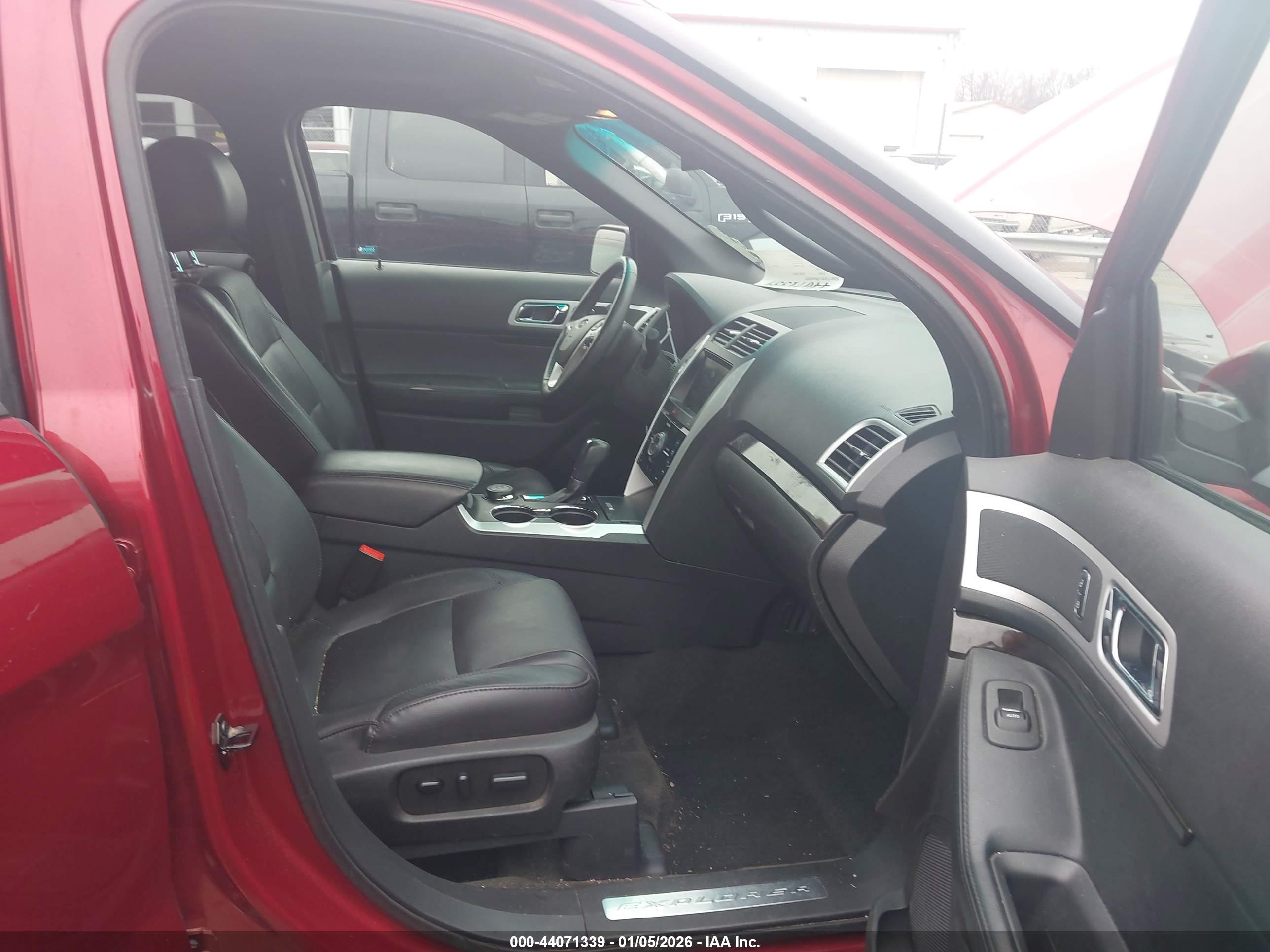 FORD EXPLORER image 5