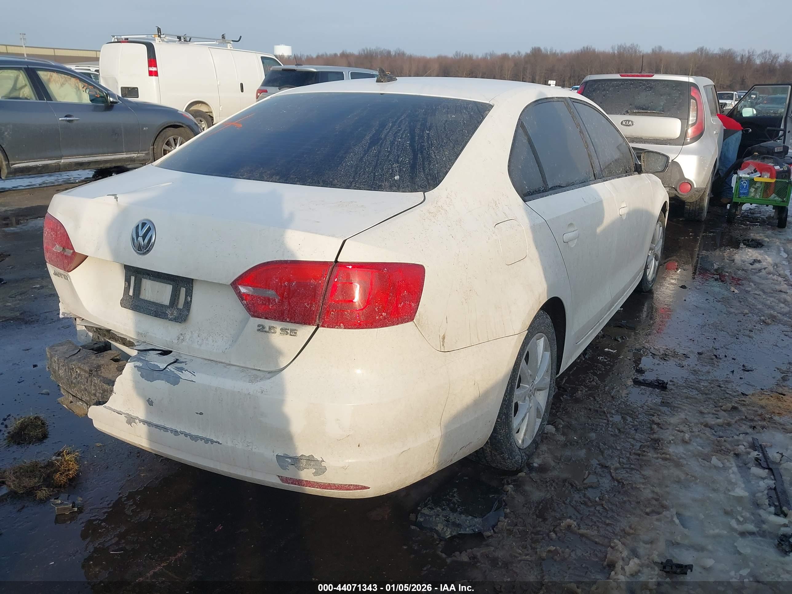 VOLKSWAGEN JETTA image 4