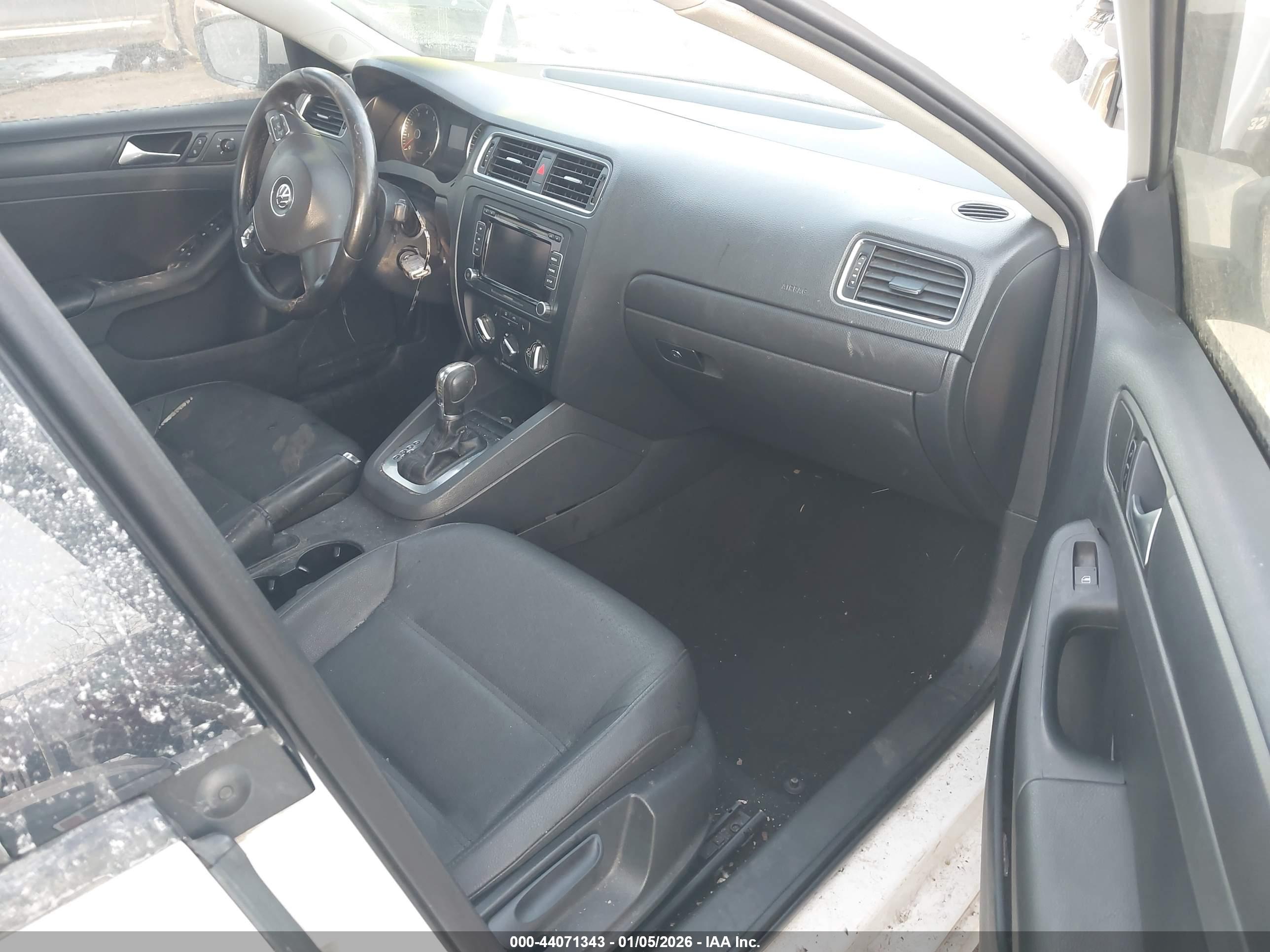 VOLKSWAGEN JETTA image 5