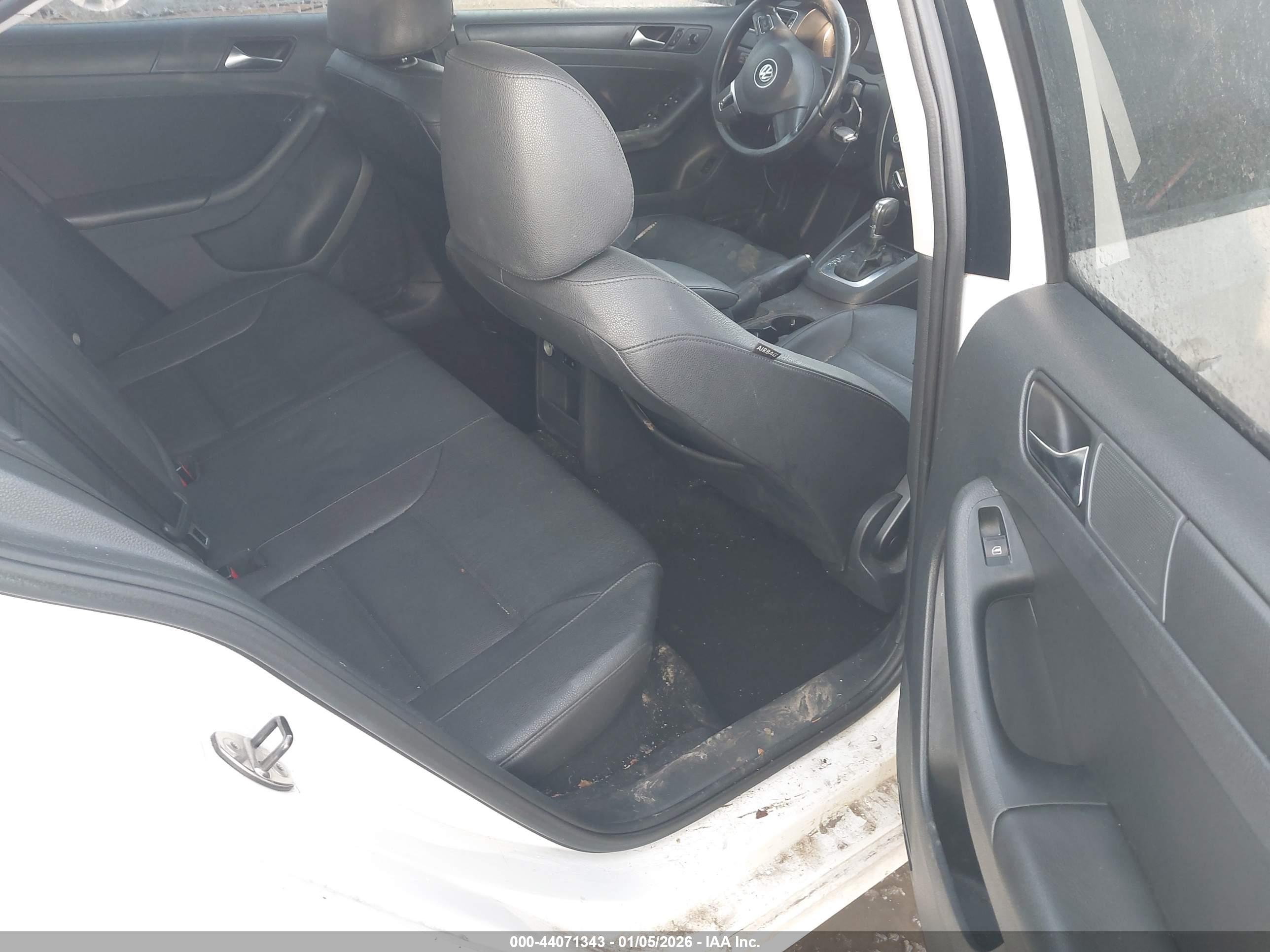 VOLKSWAGEN JETTA image 8