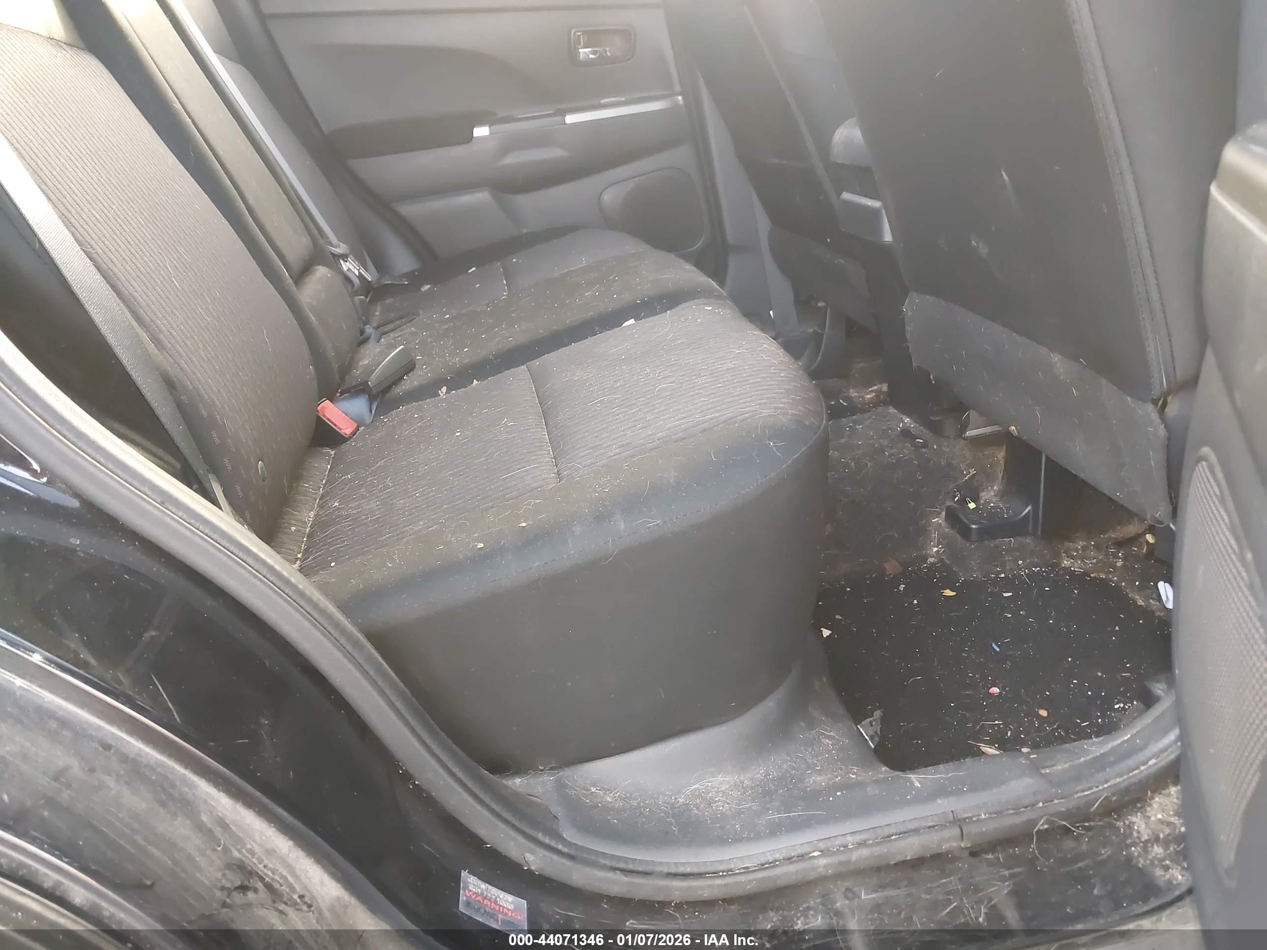 MITSUBISHI OUTLANDER image 8