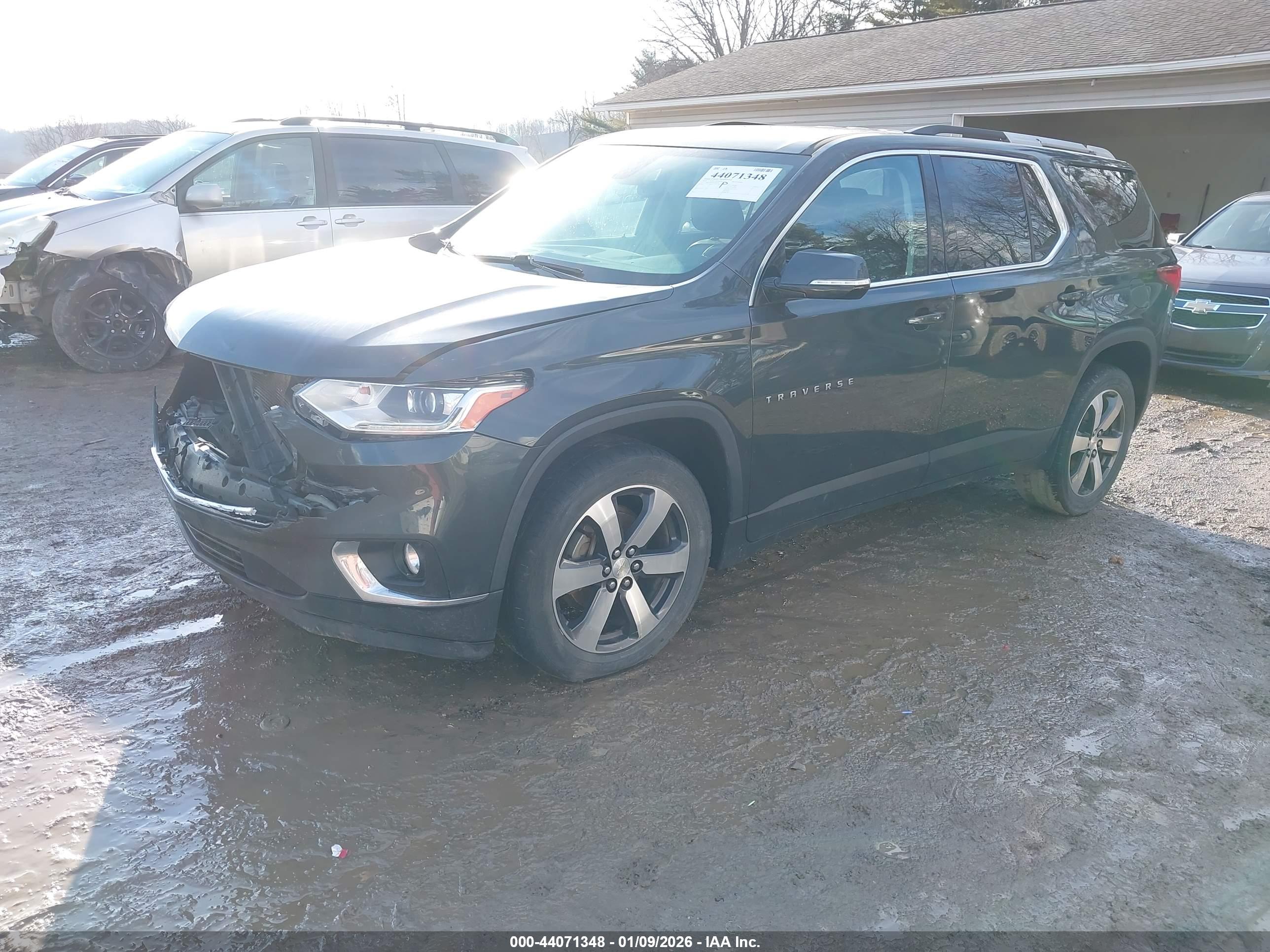 CHEVROLET TRAVERSE image 2