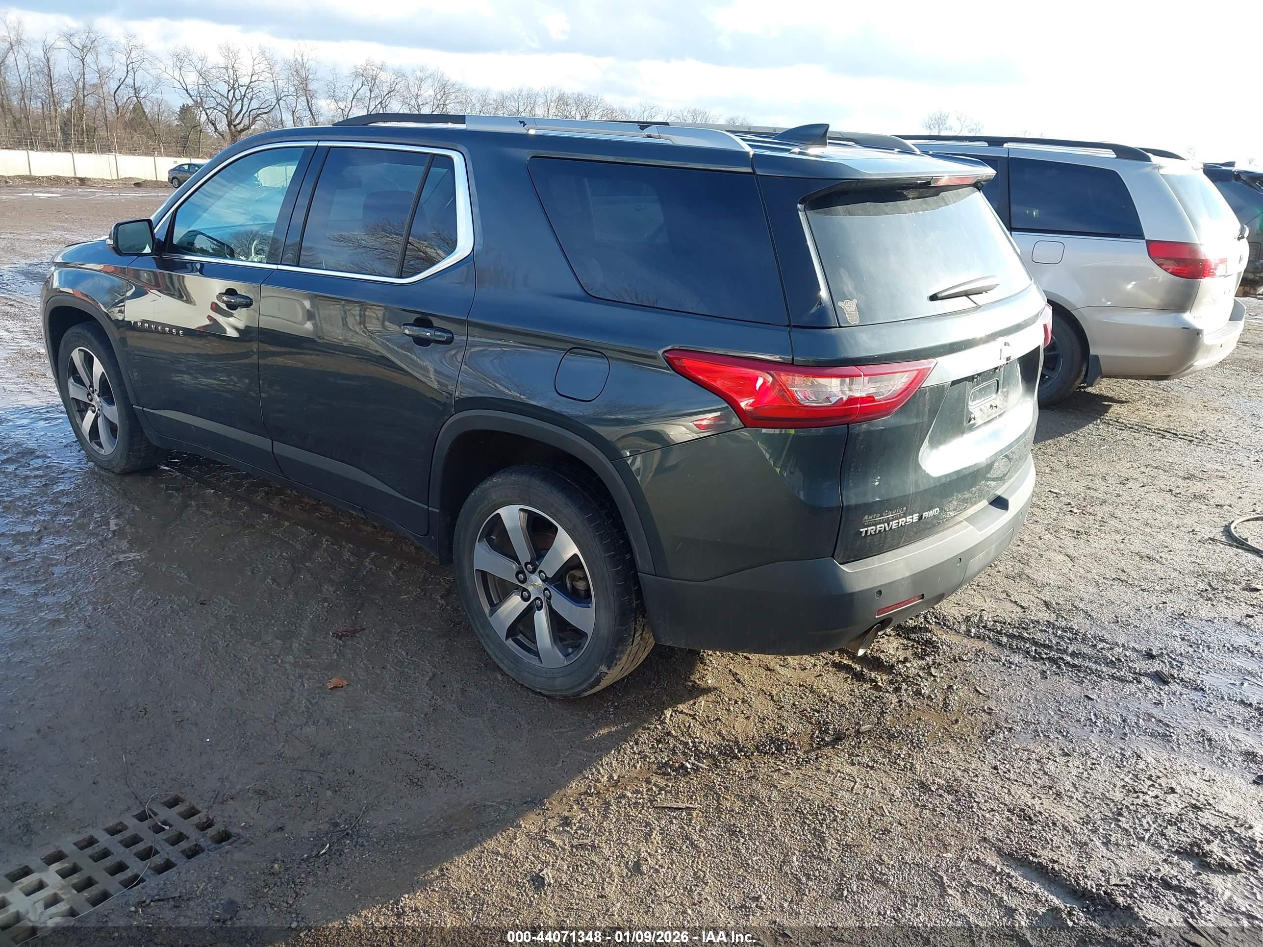 CHEVROLET TRAVERSE image 3