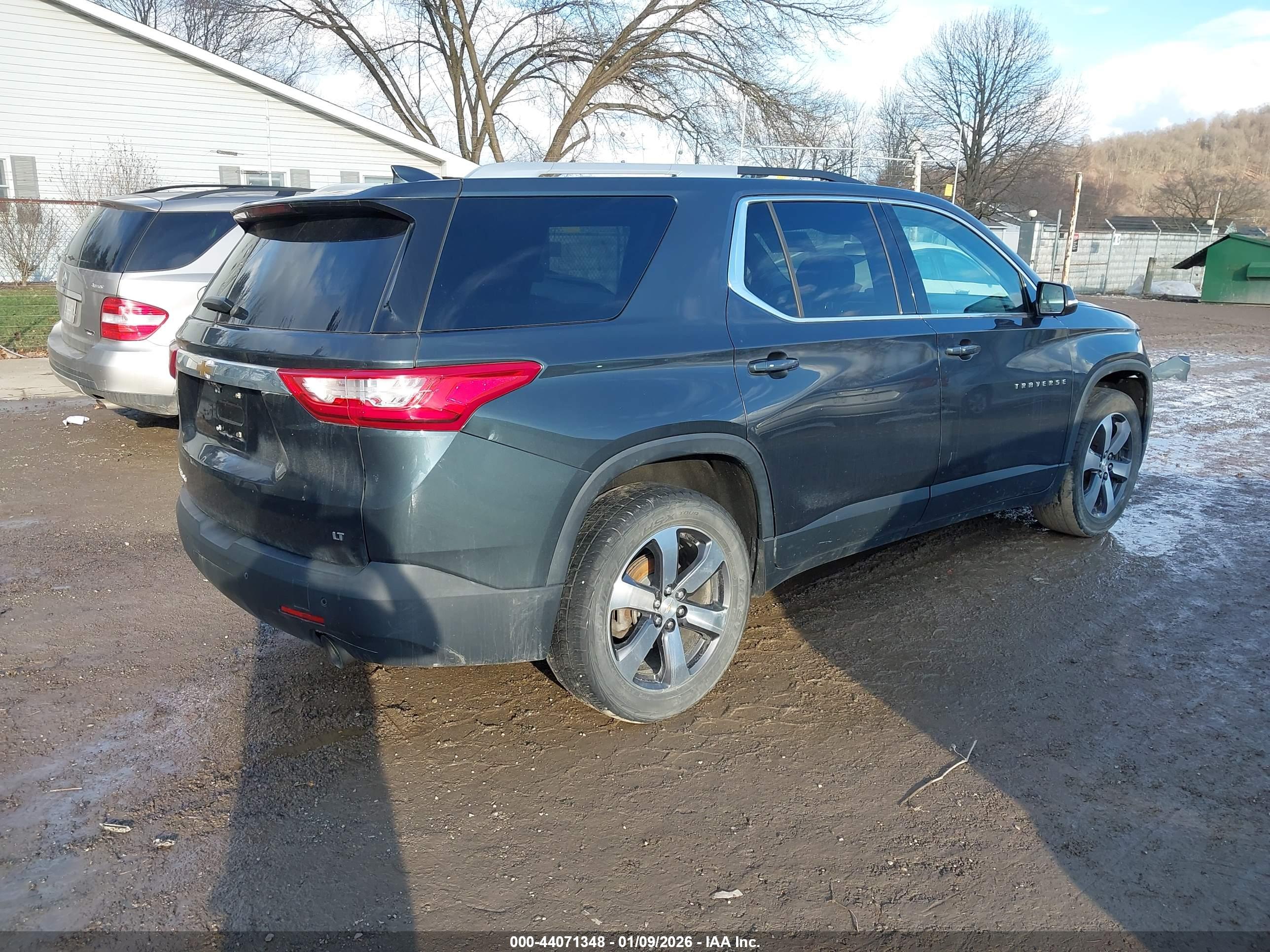 CHEVROLET TRAVERSE image 4