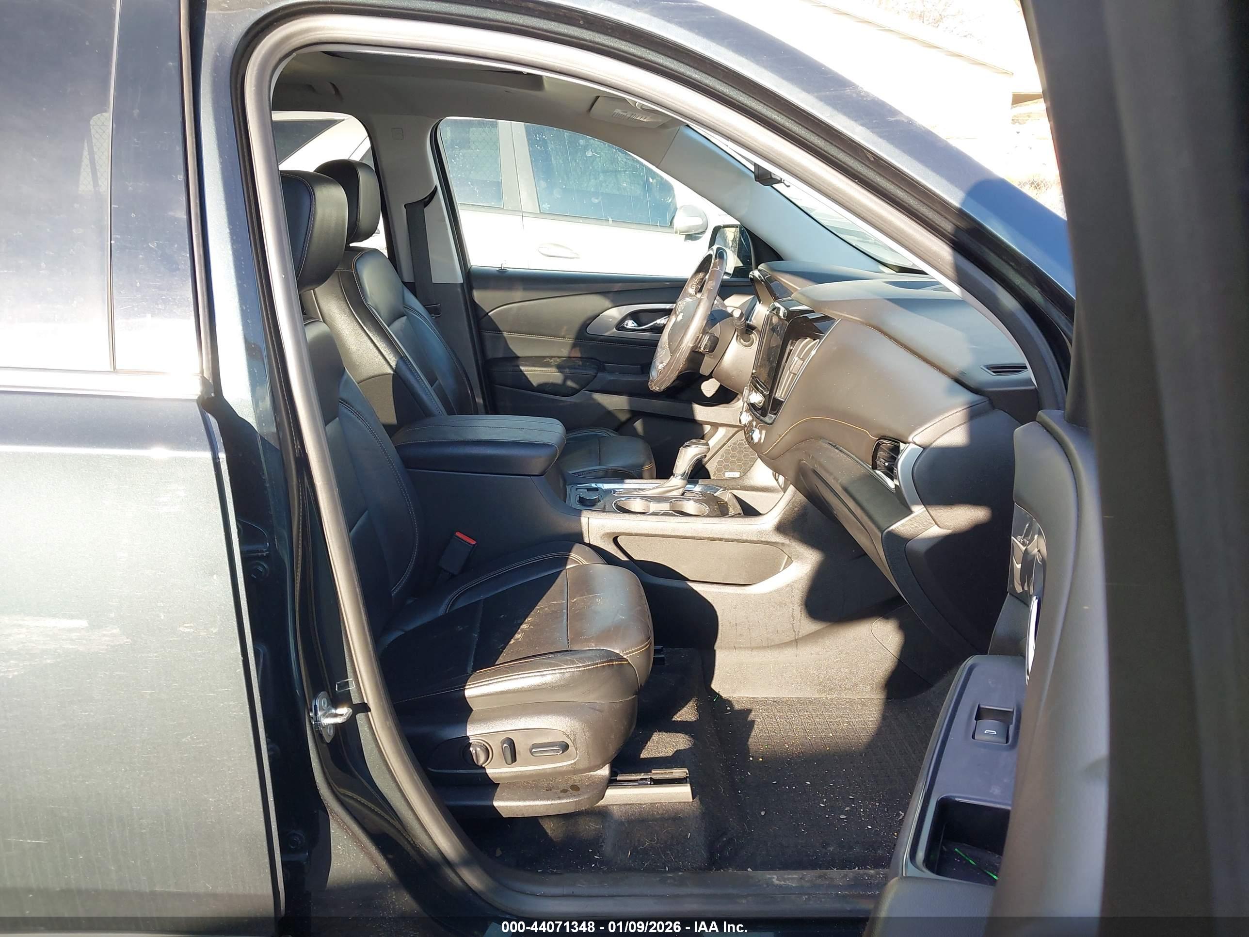 CHEVROLET TRAVERSE image 5