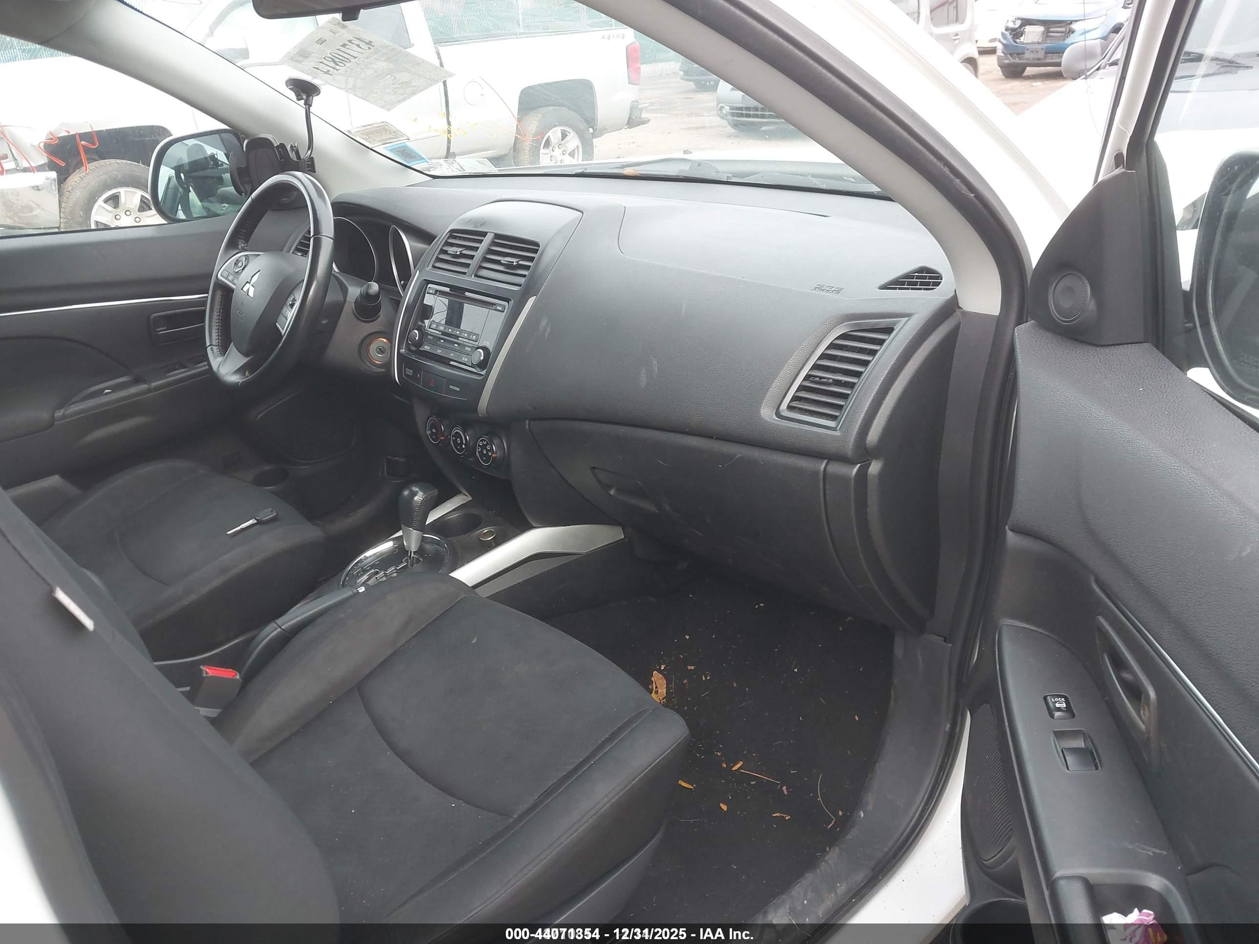 MITSUBISHI OUTLANDER image 5