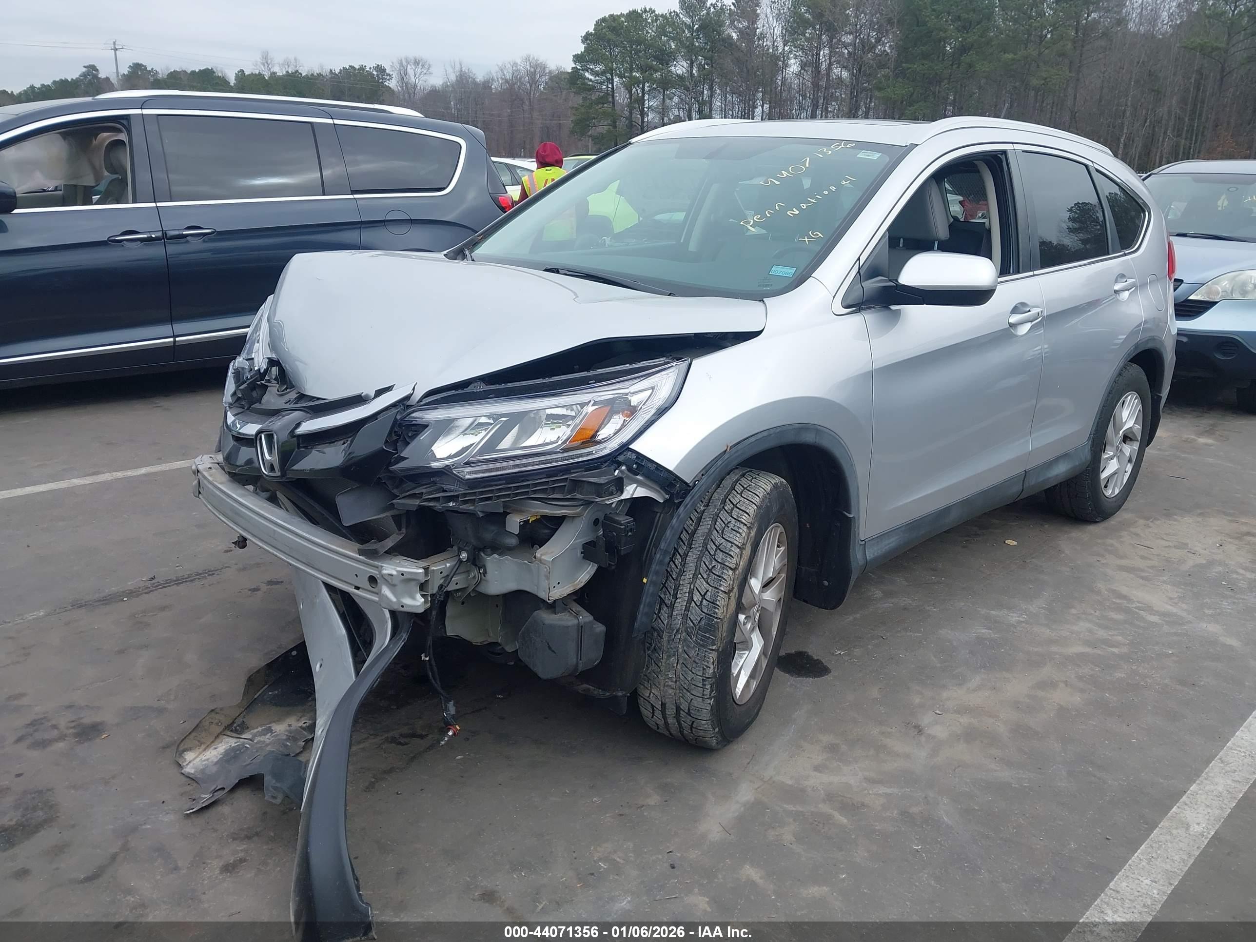 HONDA CR-V image 2