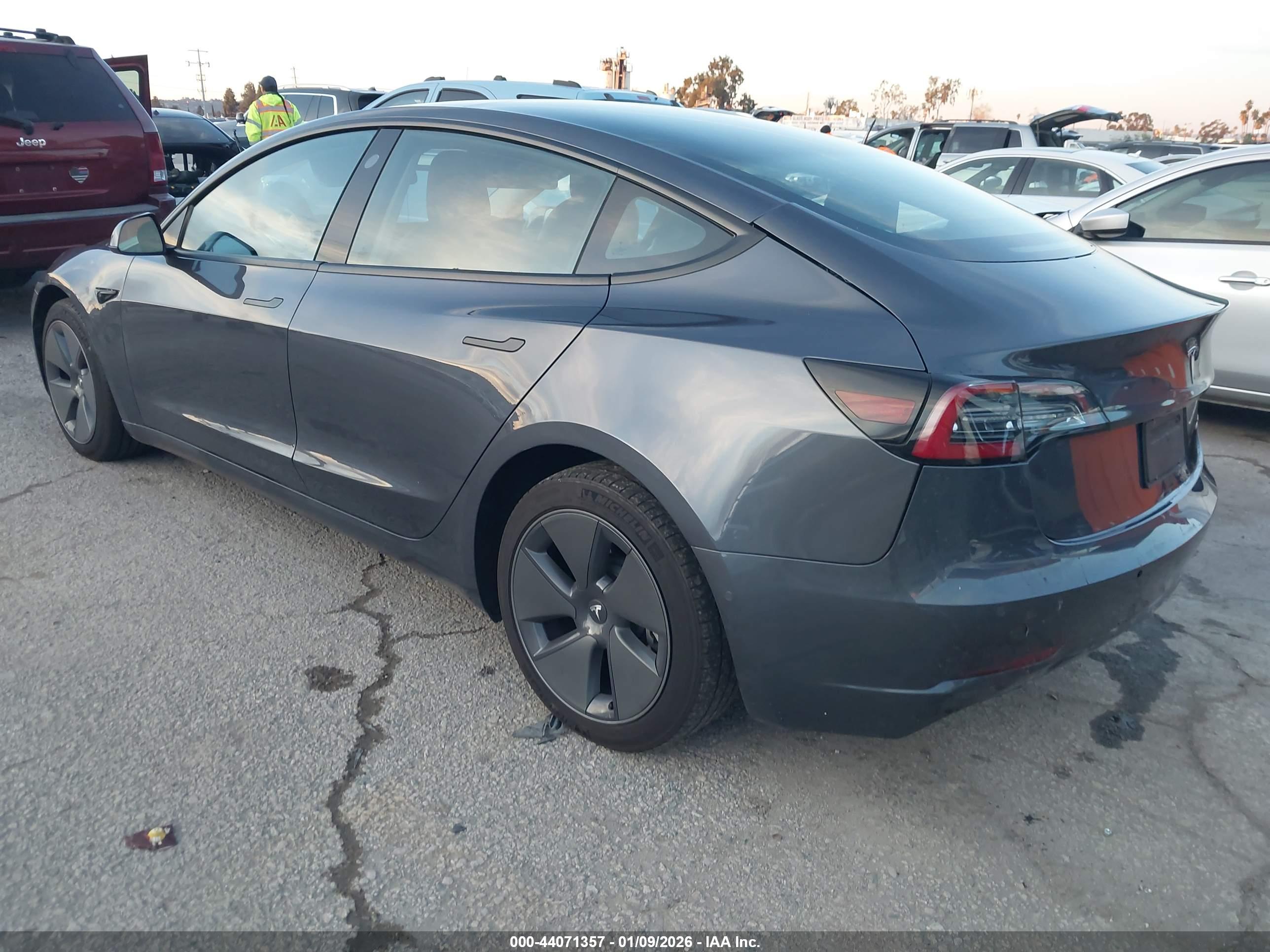 TESLA MODEL image 3