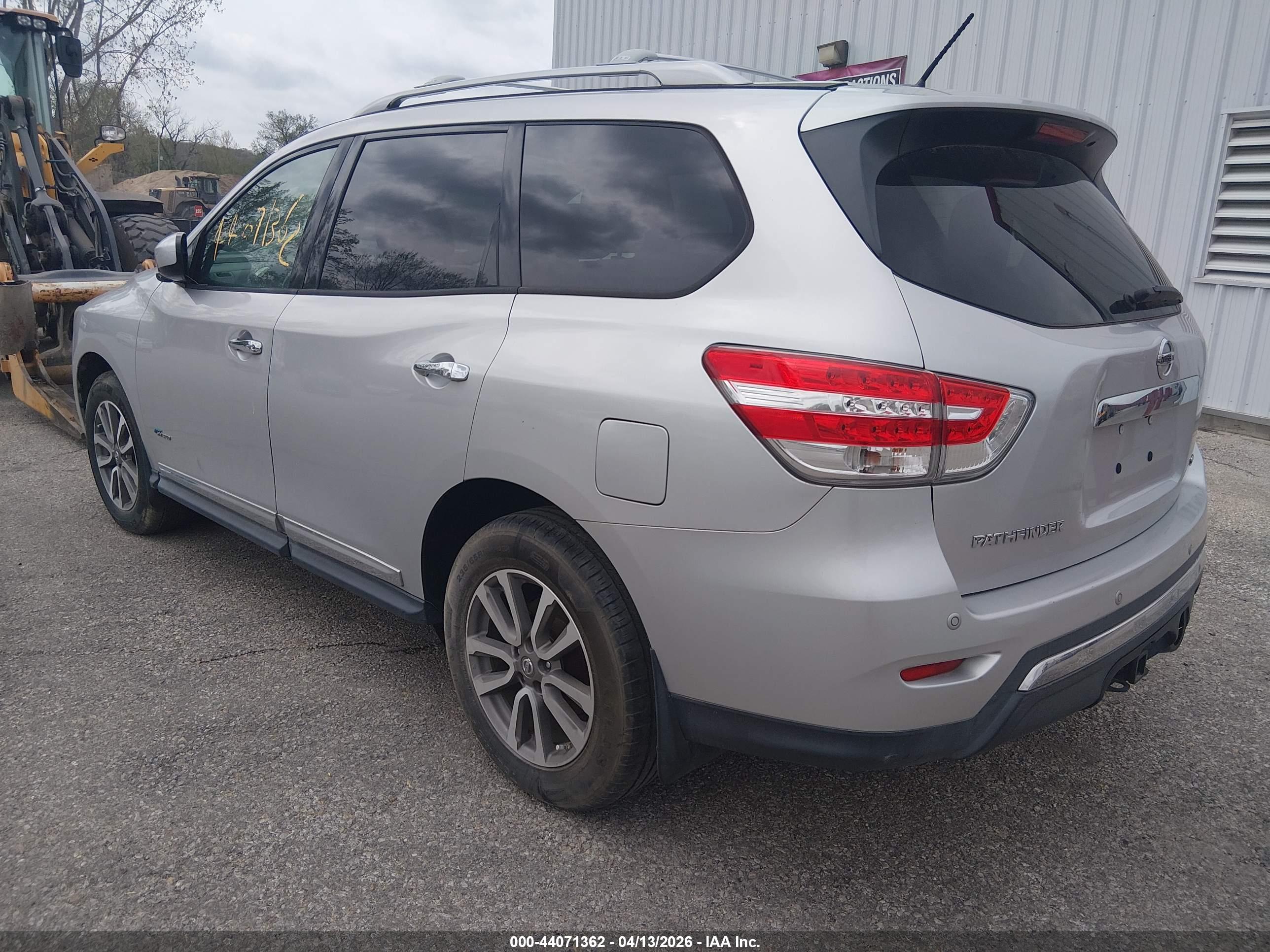 NISSAN PATHFINDER image 3