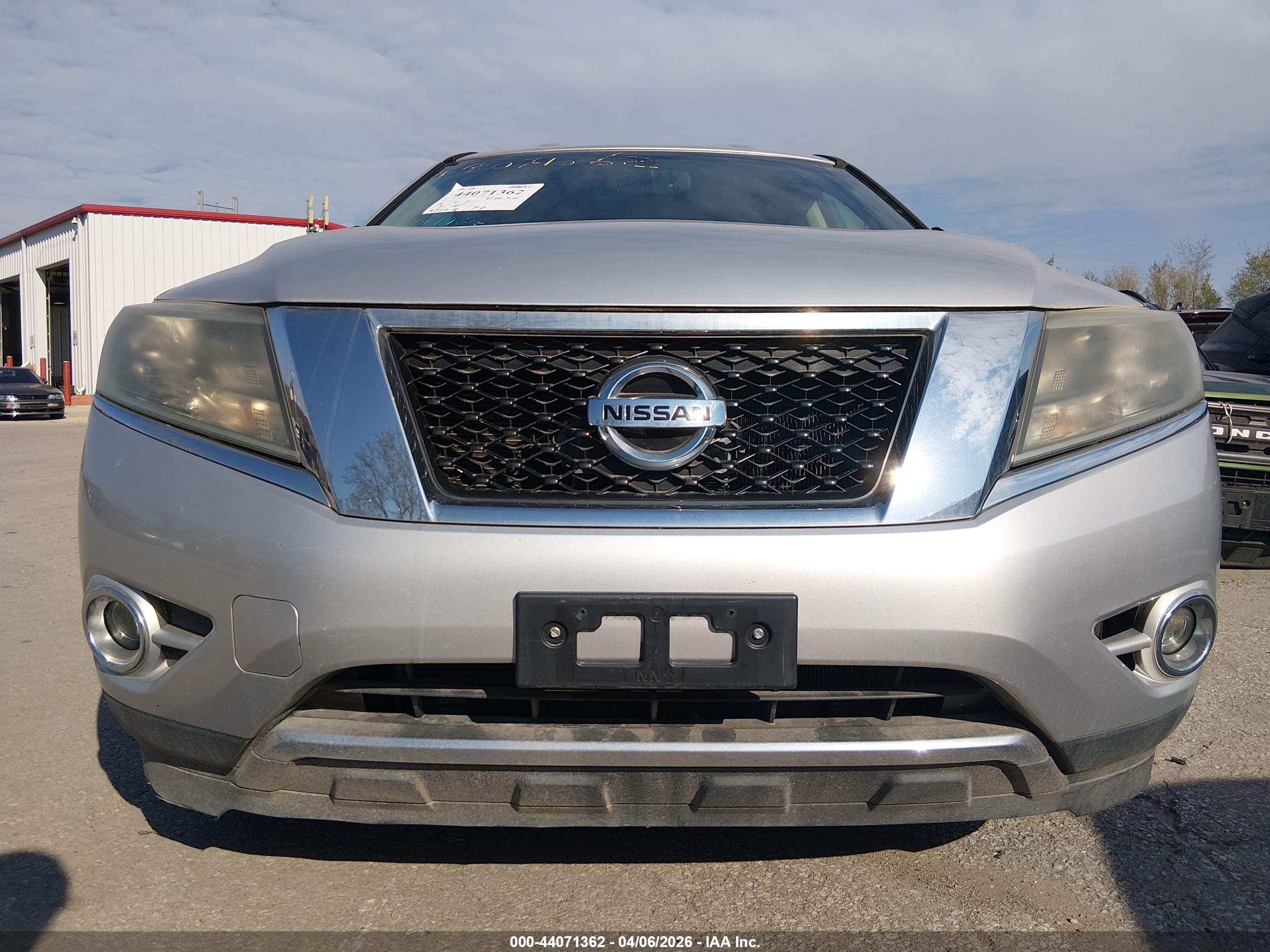 NISSAN PATHFINDER image 6