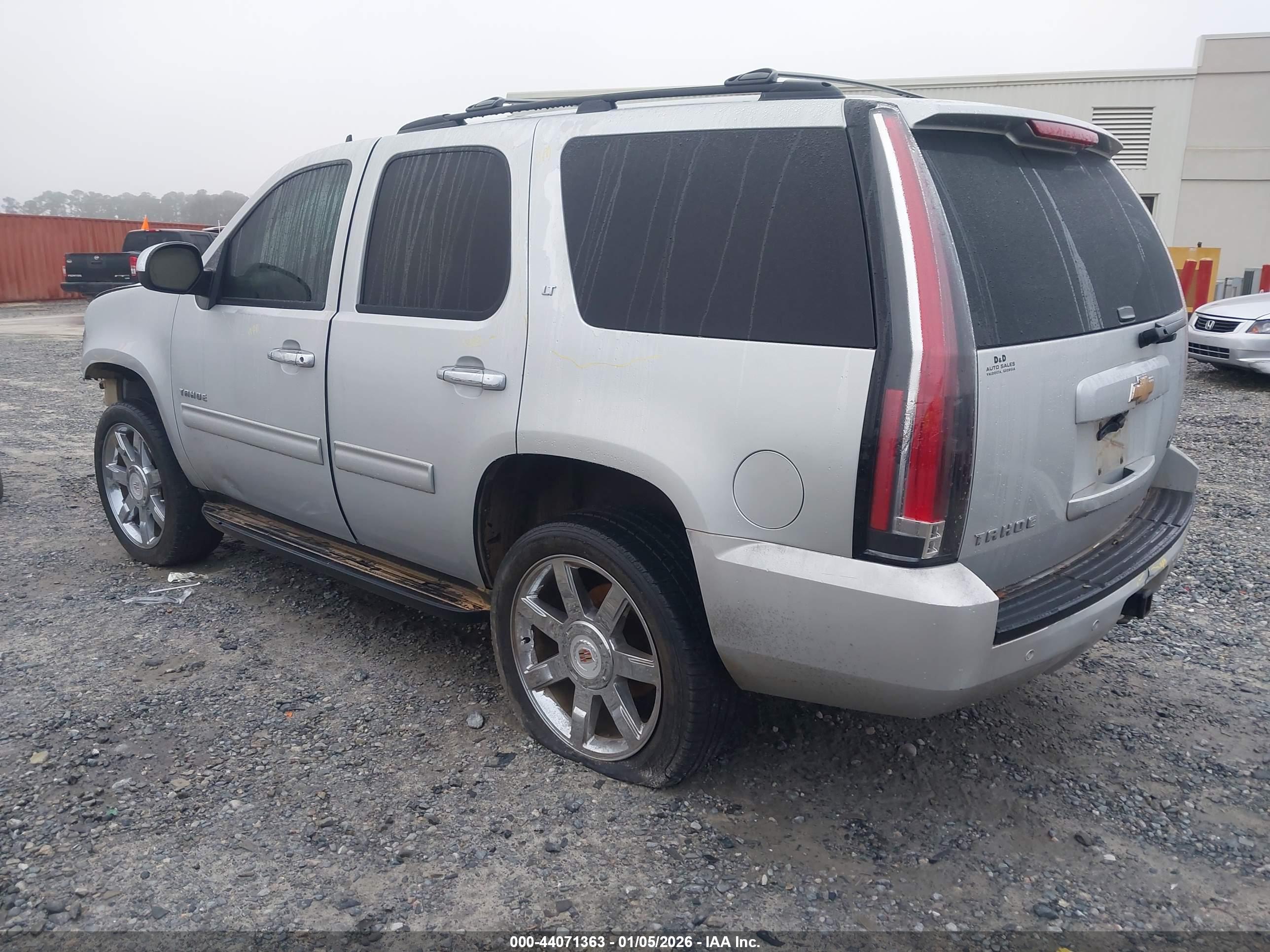CHEVROLET TAHOE image 3