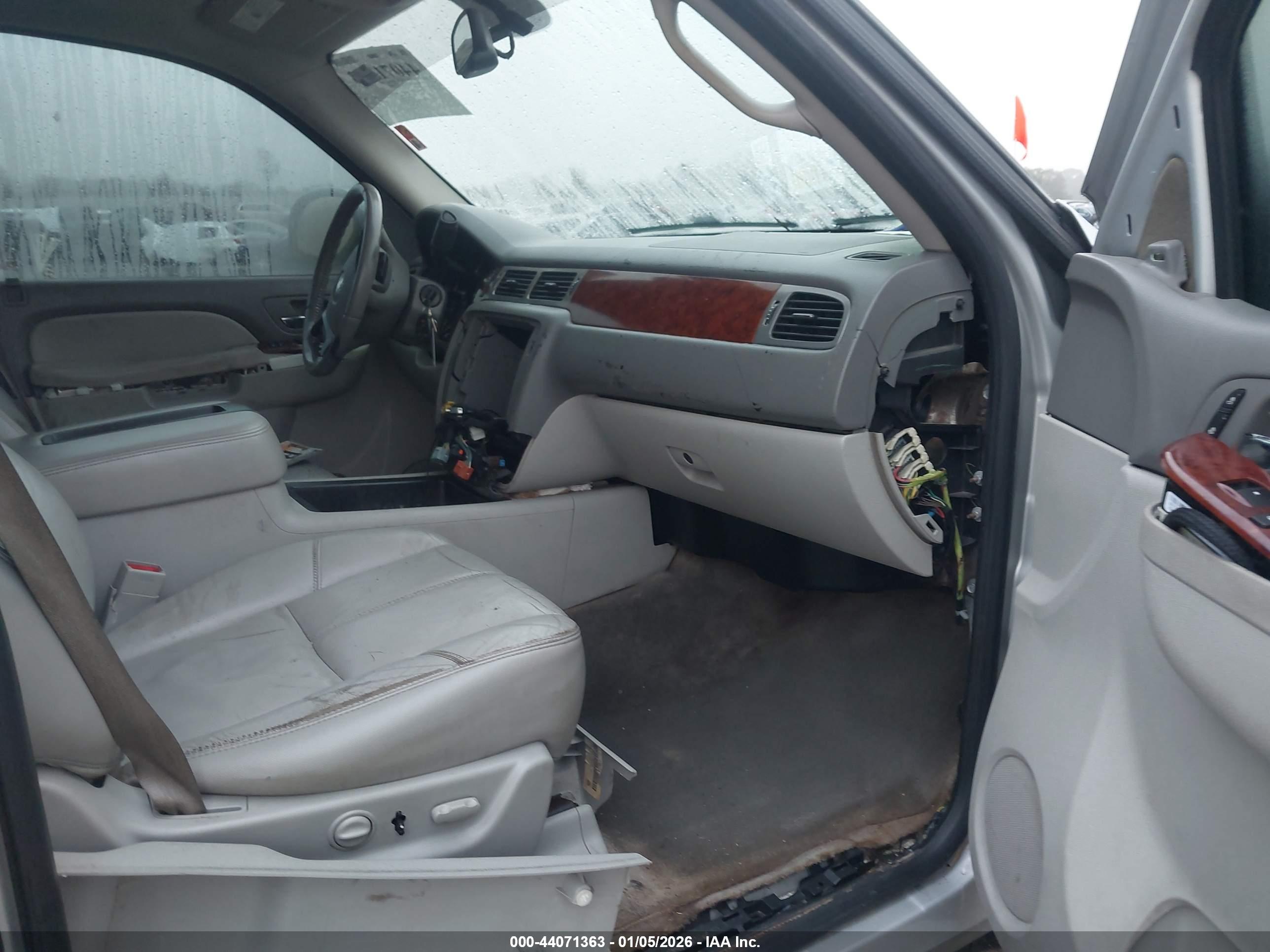CHEVROLET TAHOE image 5