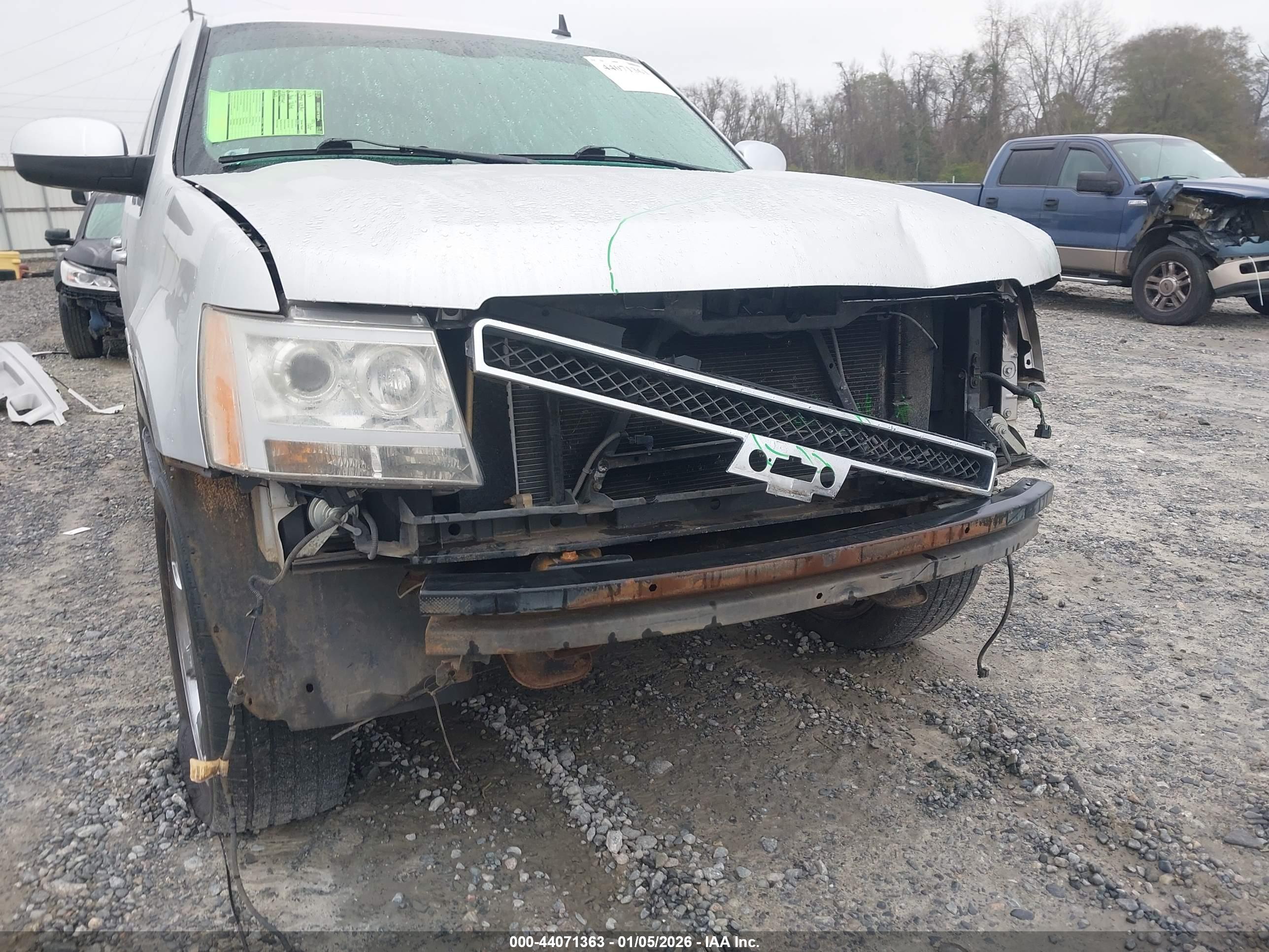 CHEVROLET TAHOE image 6