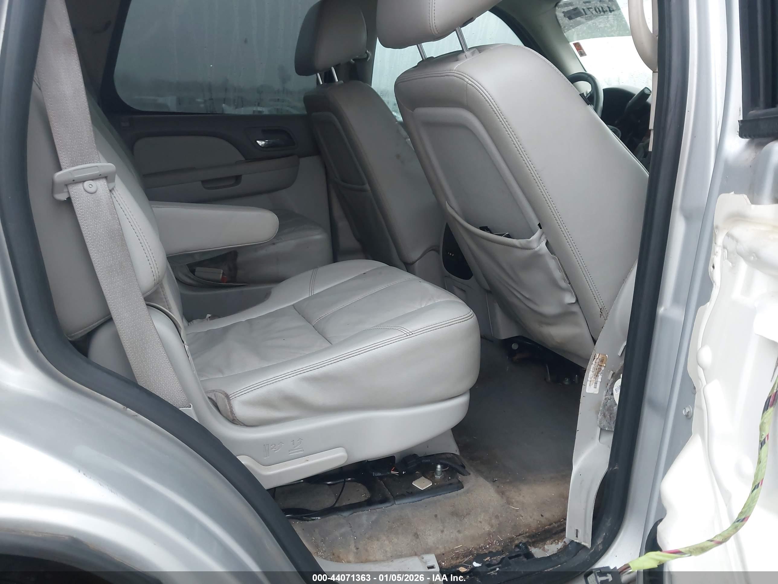 CHEVROLET TAHOE image 8