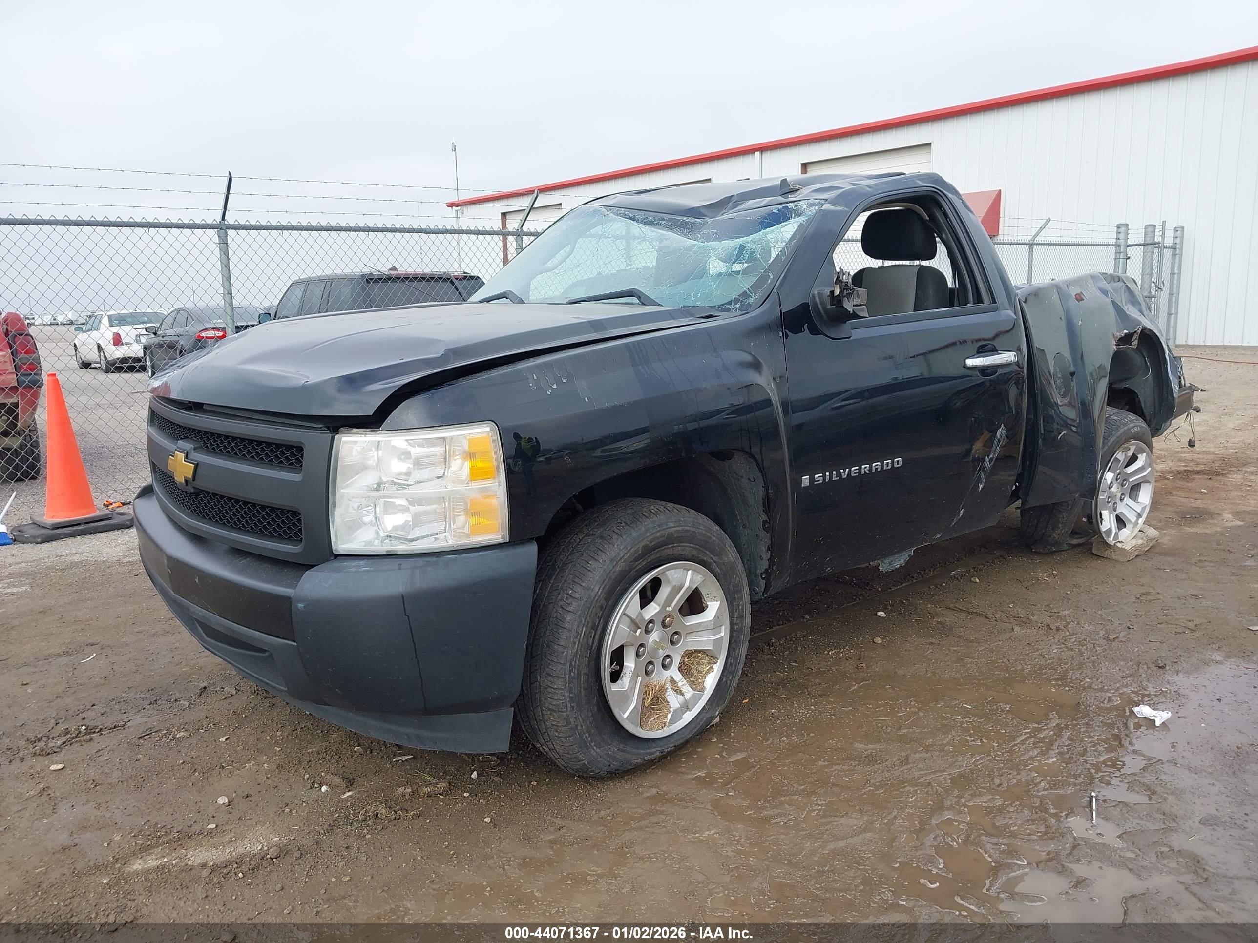 CHEVROLET SILVERADO image 2