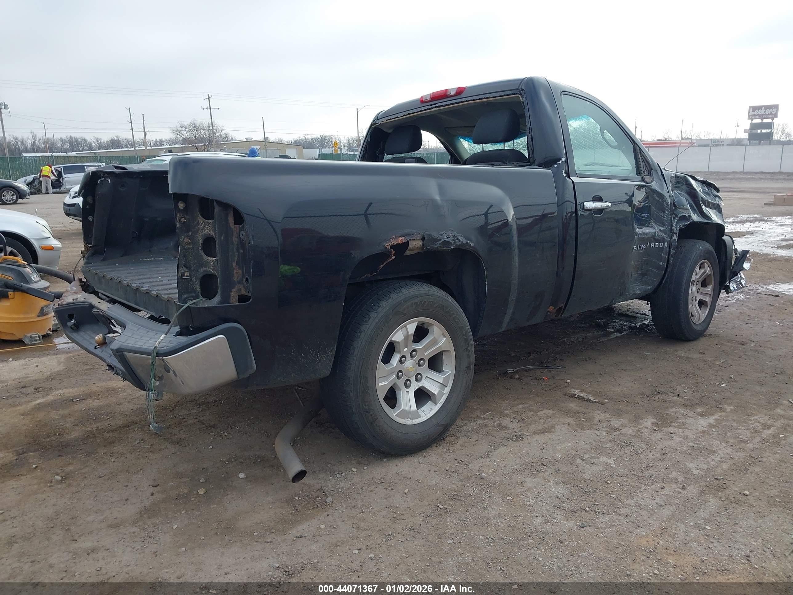 CHEVROLET SILVERADO image 4
