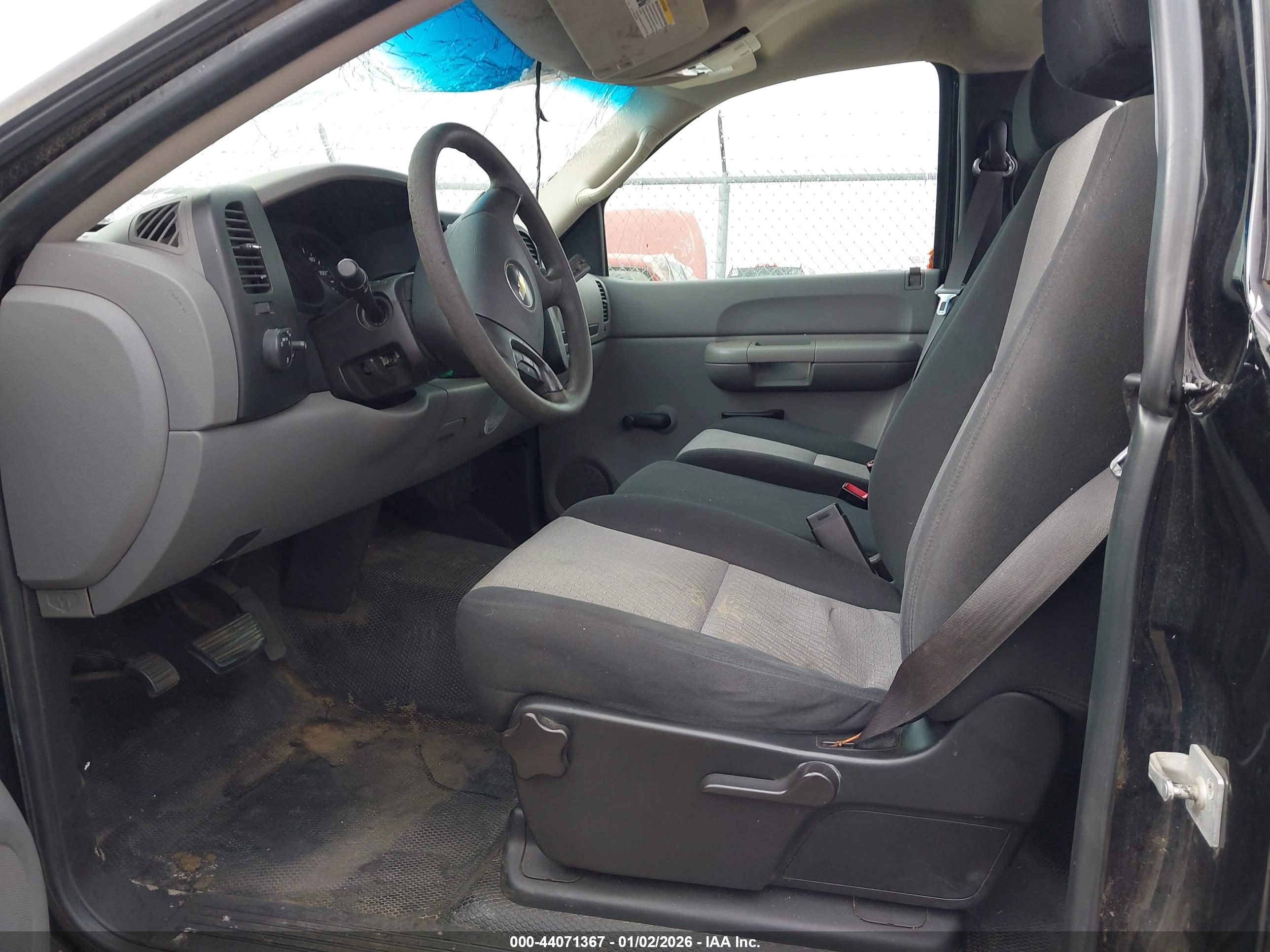 CHEVROLET SILVERADO image 5
