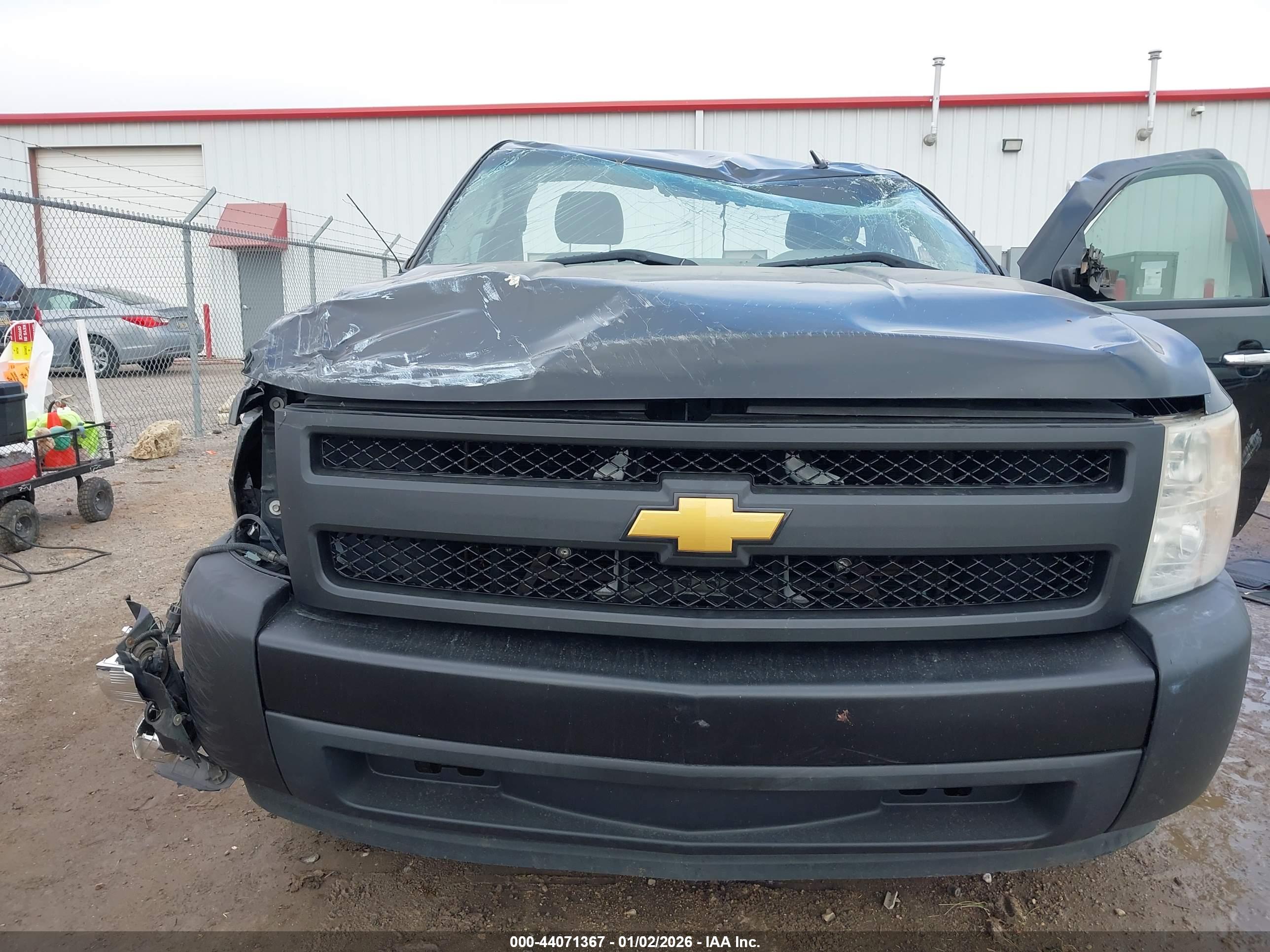 CHEVROLET SILVERADO image 6