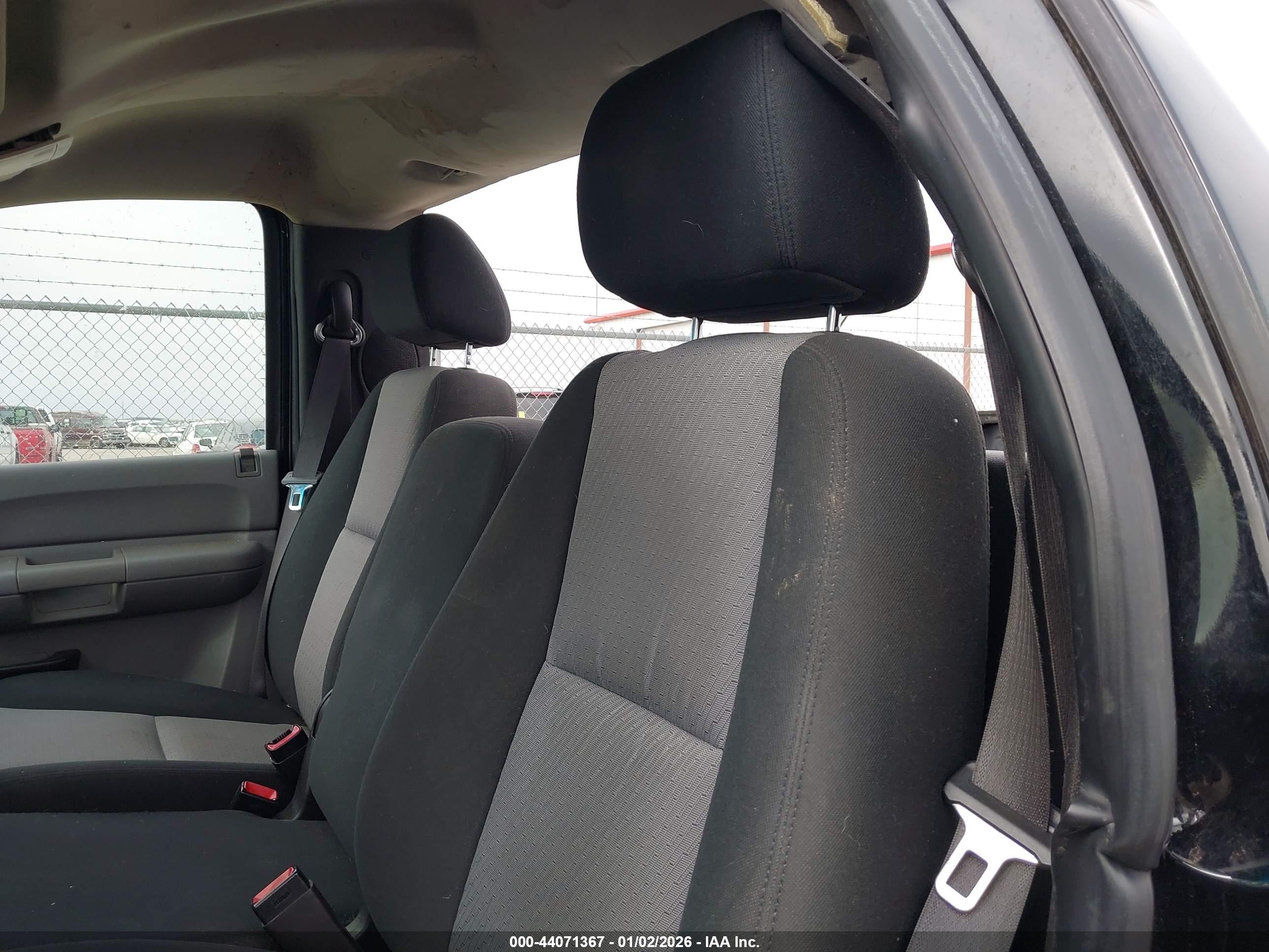 CHEVROLET SILVERADO image 8