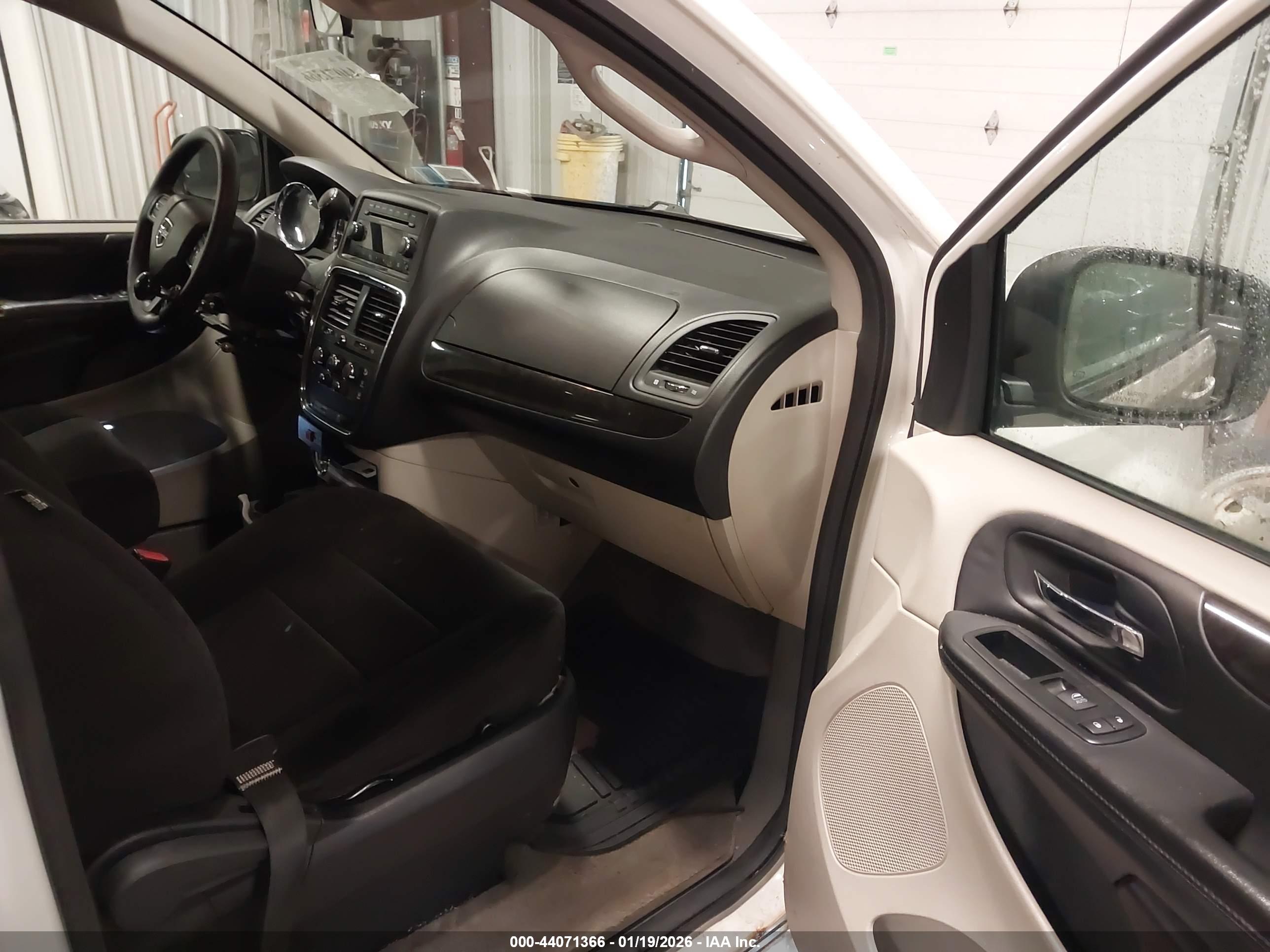 DODGE GRAND image 5