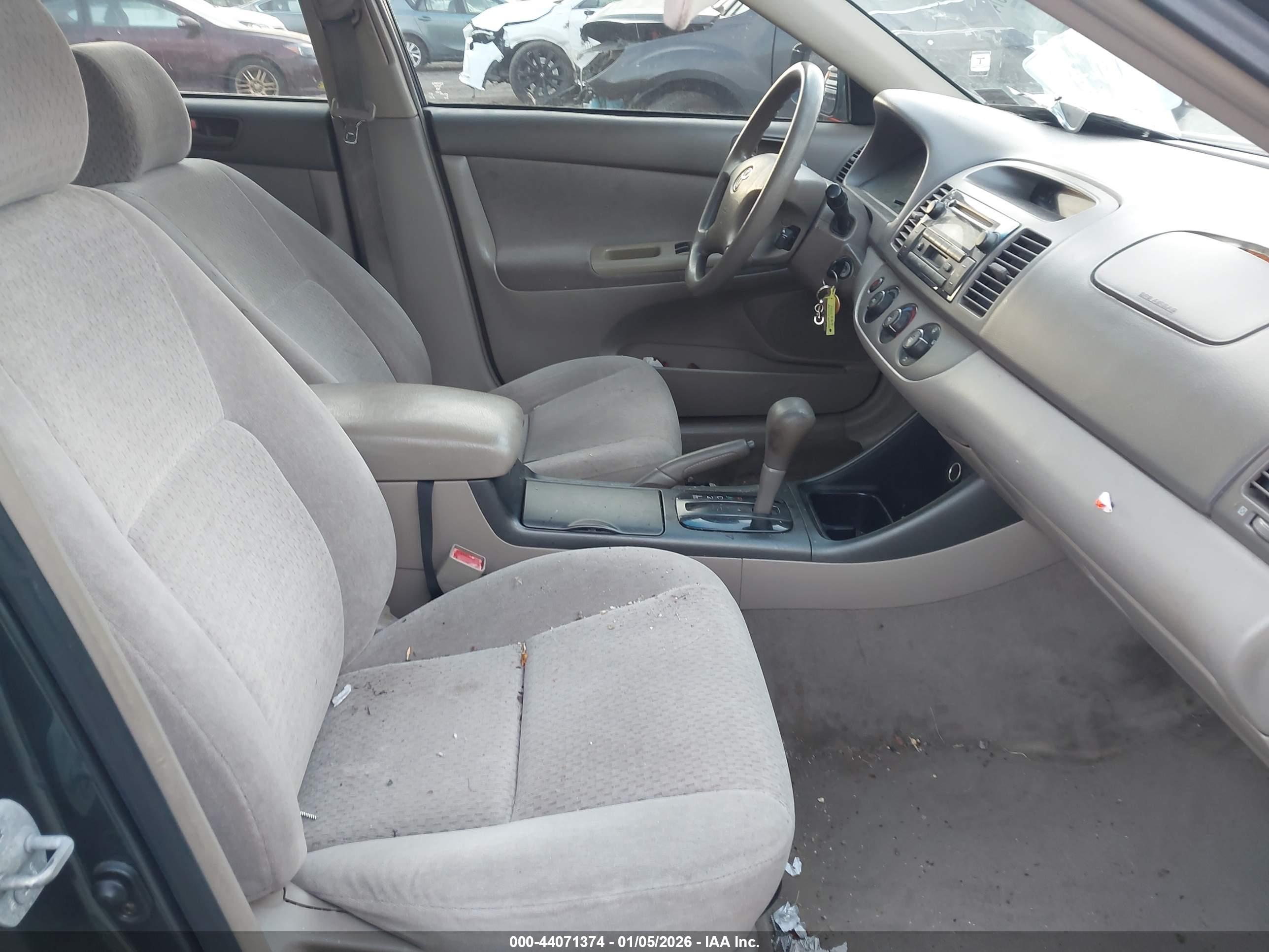 TOYOTA CAMRY image 5