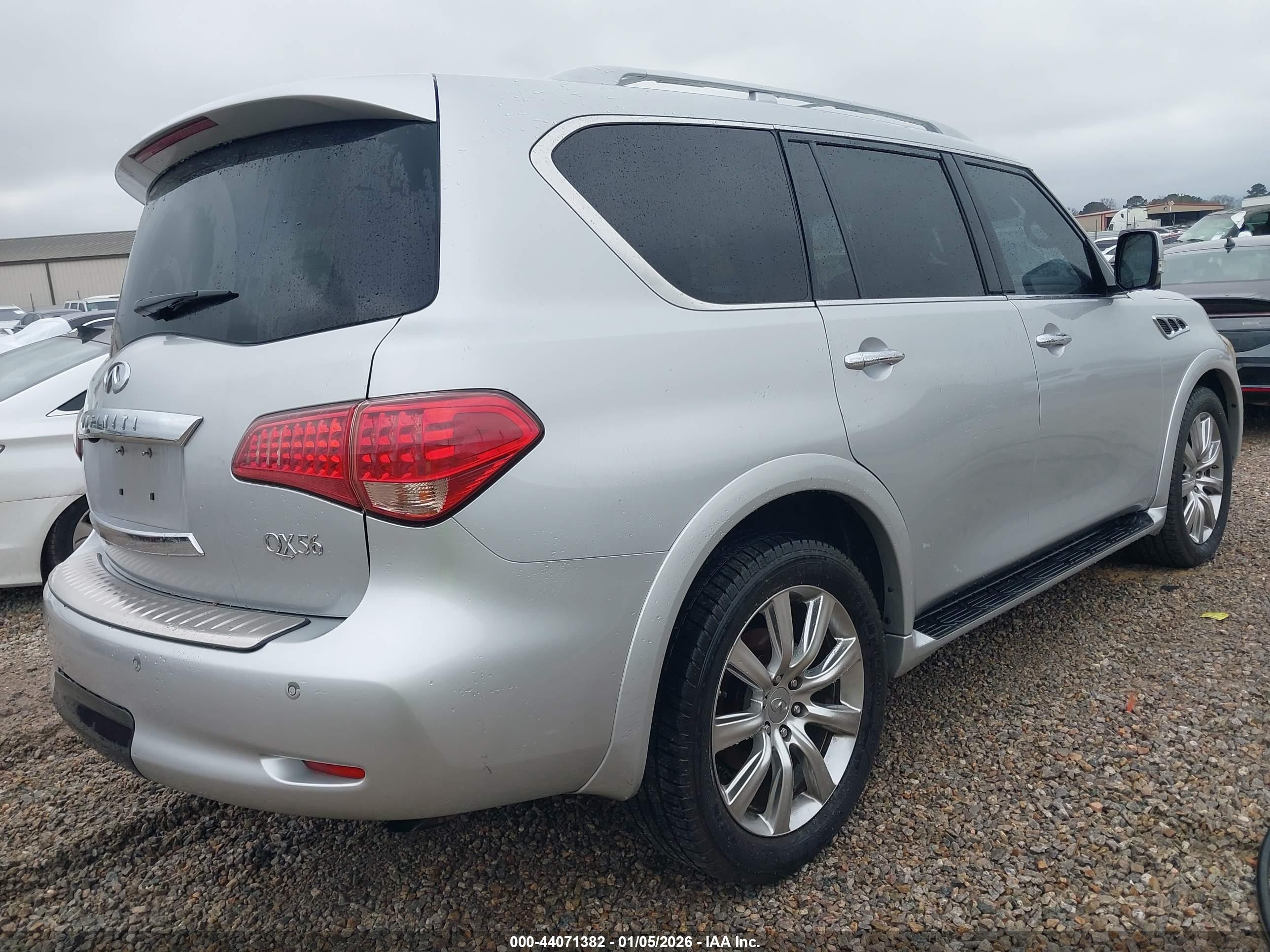INFINITI QX56 image 4