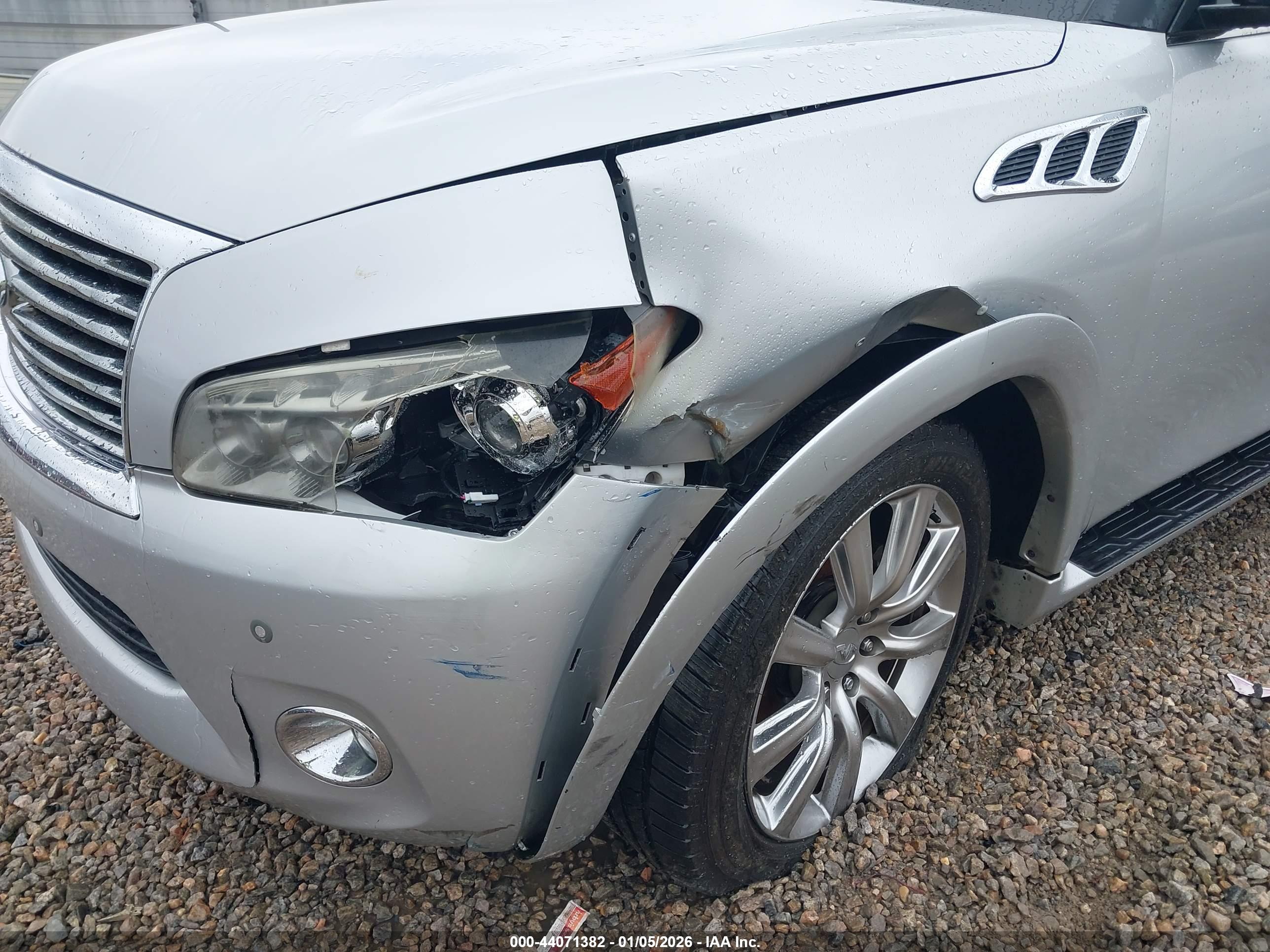 INFINITI QX56 image 6