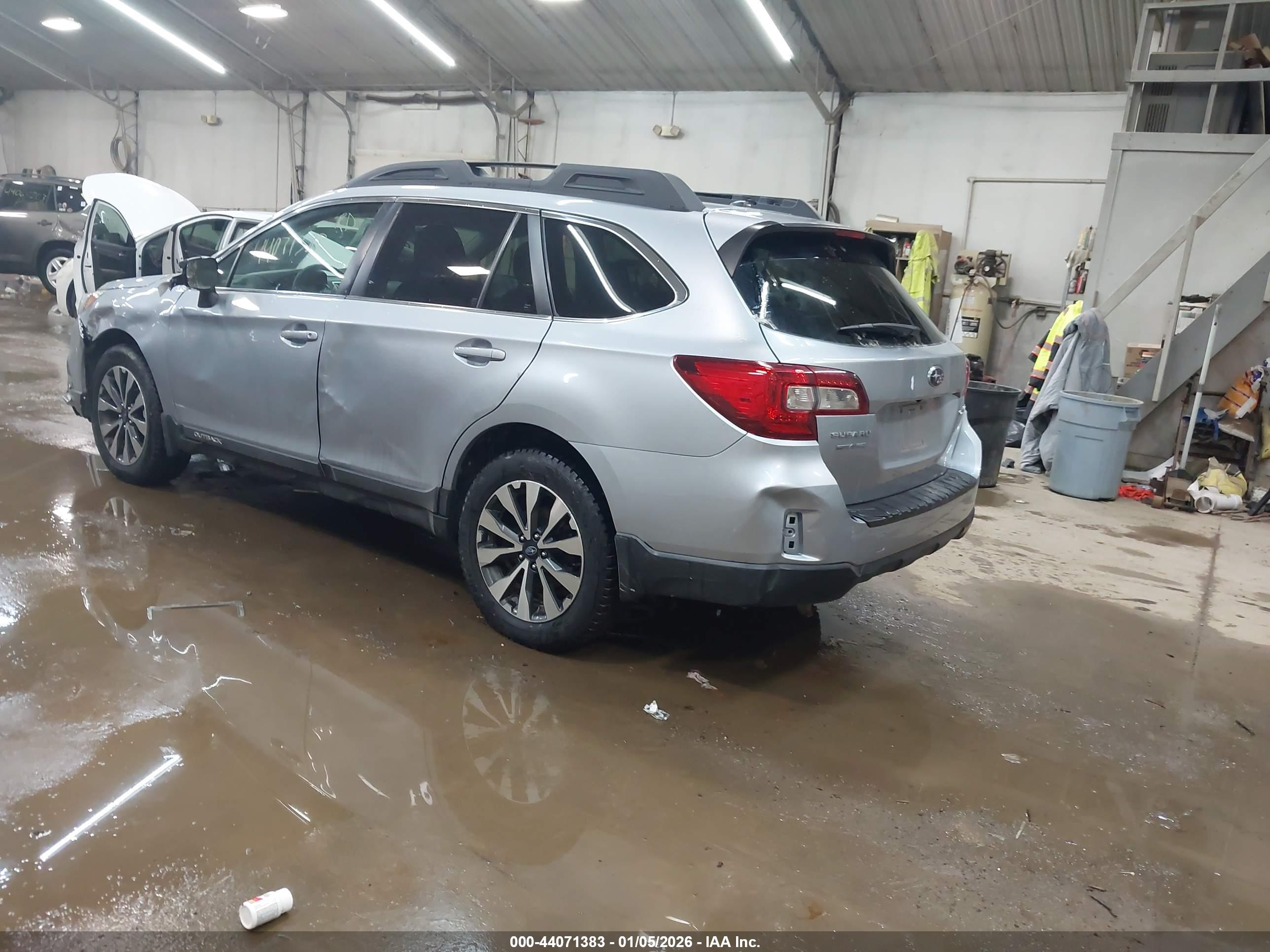 SUBARU OUTBACK image 3
