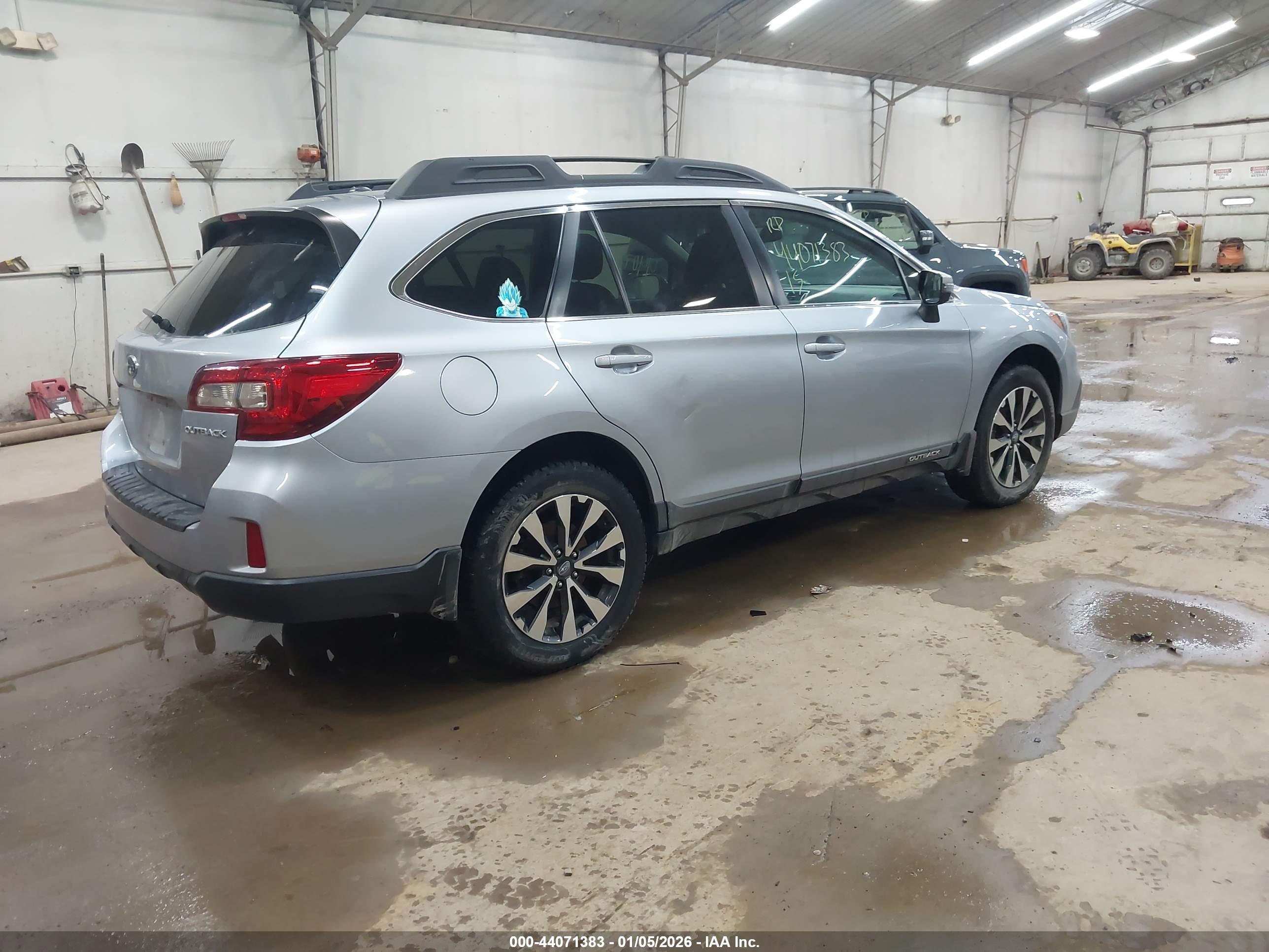 SUBARU OUTBACK image 4